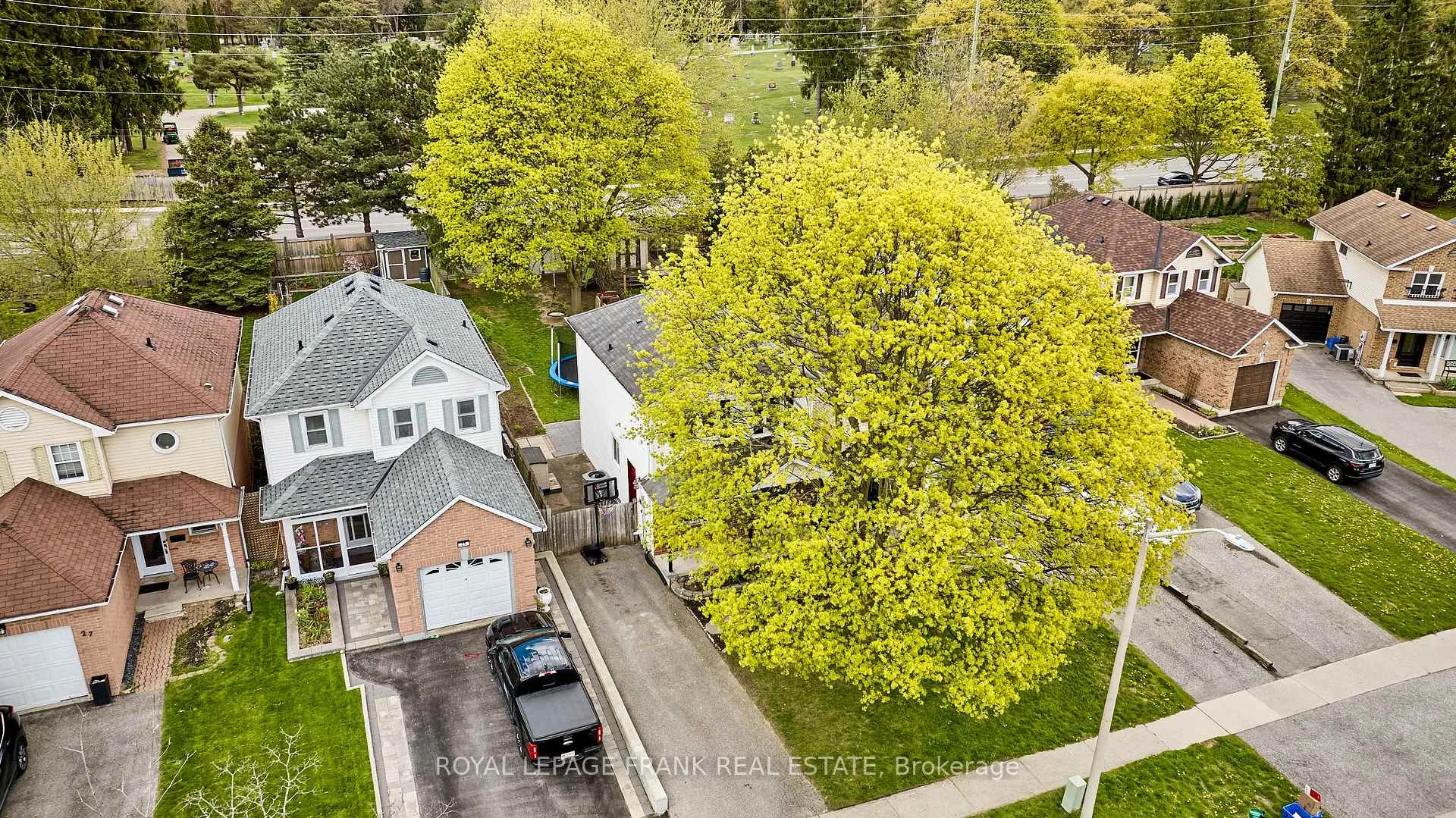 Photo 37 of 33 Overbank Drive, Oshawa, McLaughlin — HOMEH