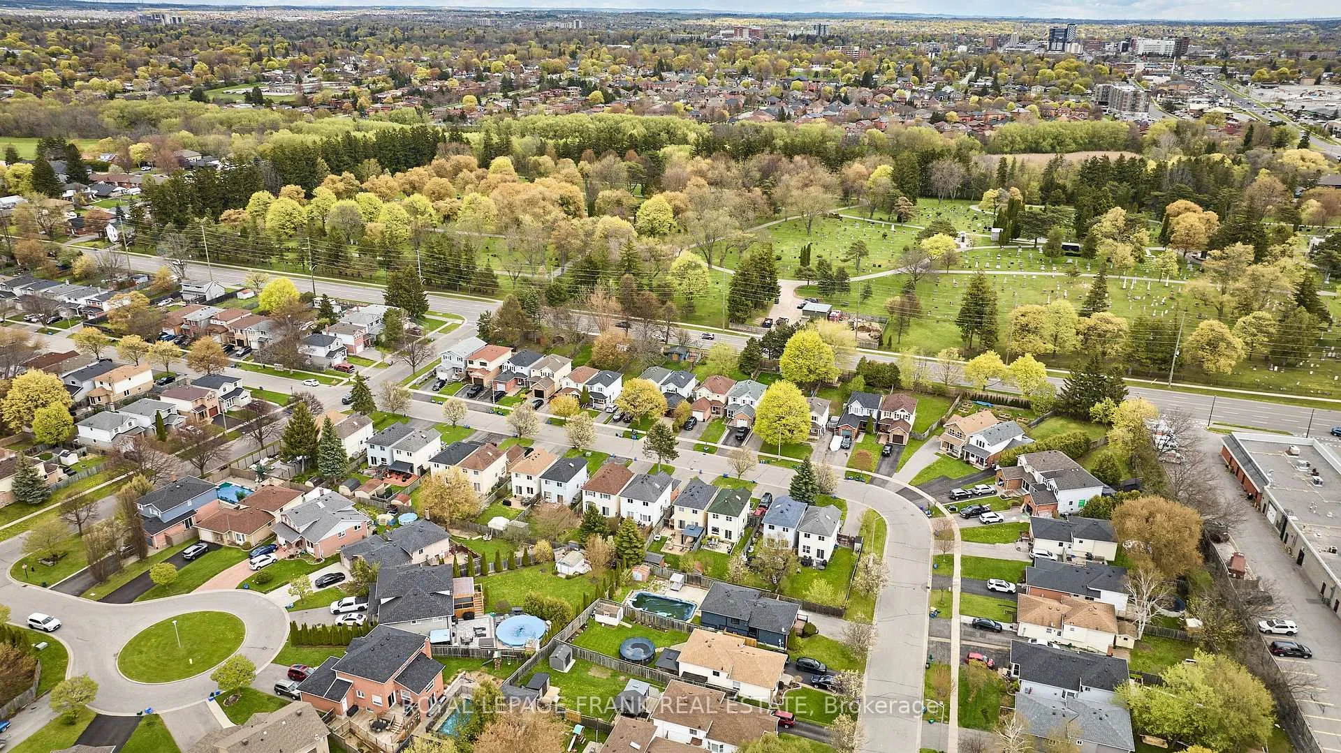 Photo 42 of 33 Overbank Drive, Oshawa, McLaughlin — HOMEH