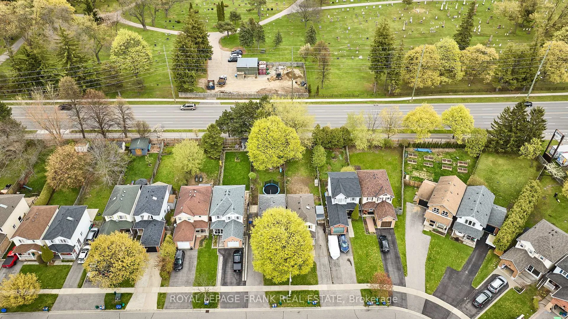 Photo 43 of 33 Overbank Drive, Oshawa, McLaughlin — HOMEH