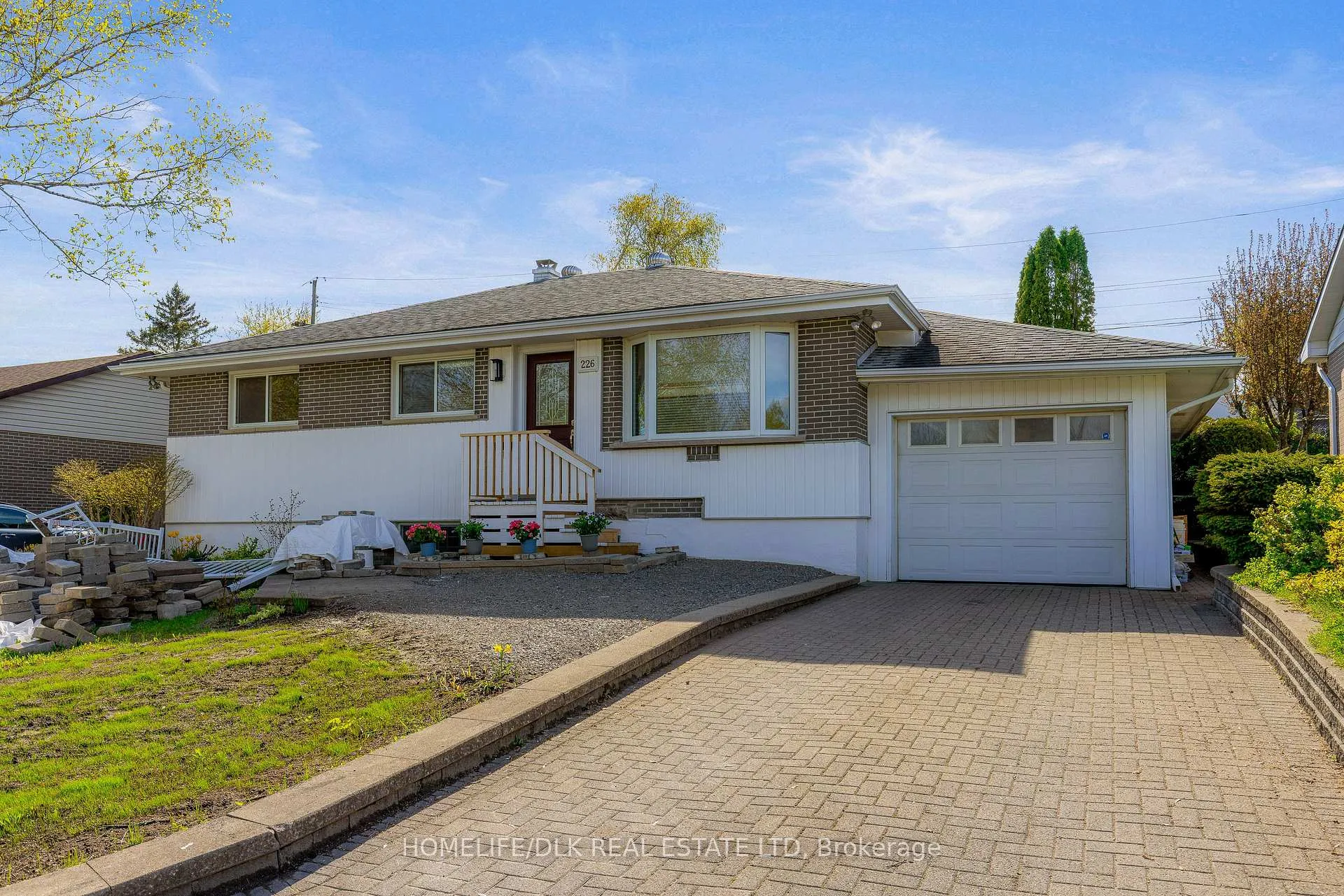 Photo 2 of 226 Reynolds Drive, Brockville — HOMEH