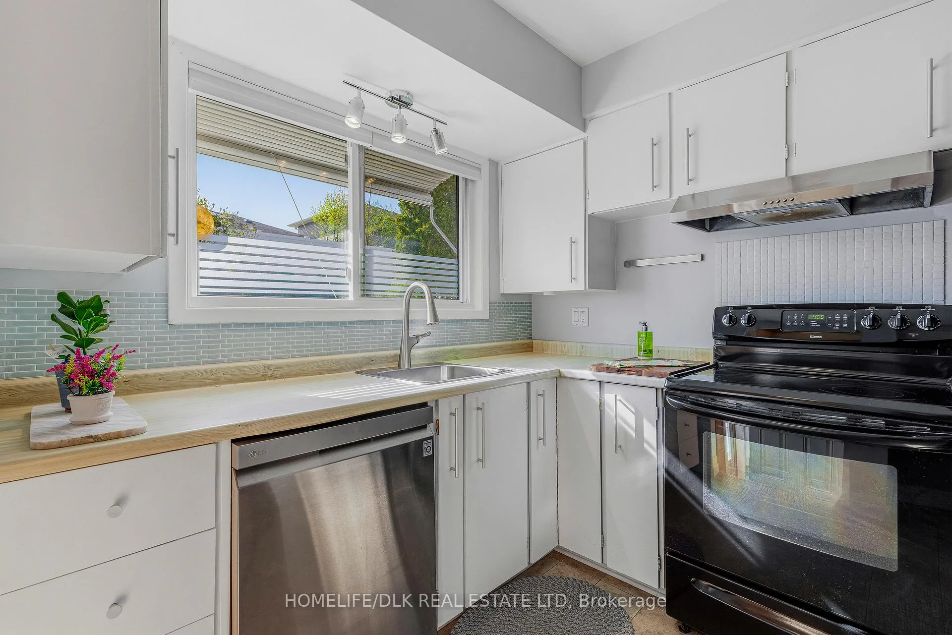 Photo 7 of 226 Reynolds Drive, Brockville — HOMEH