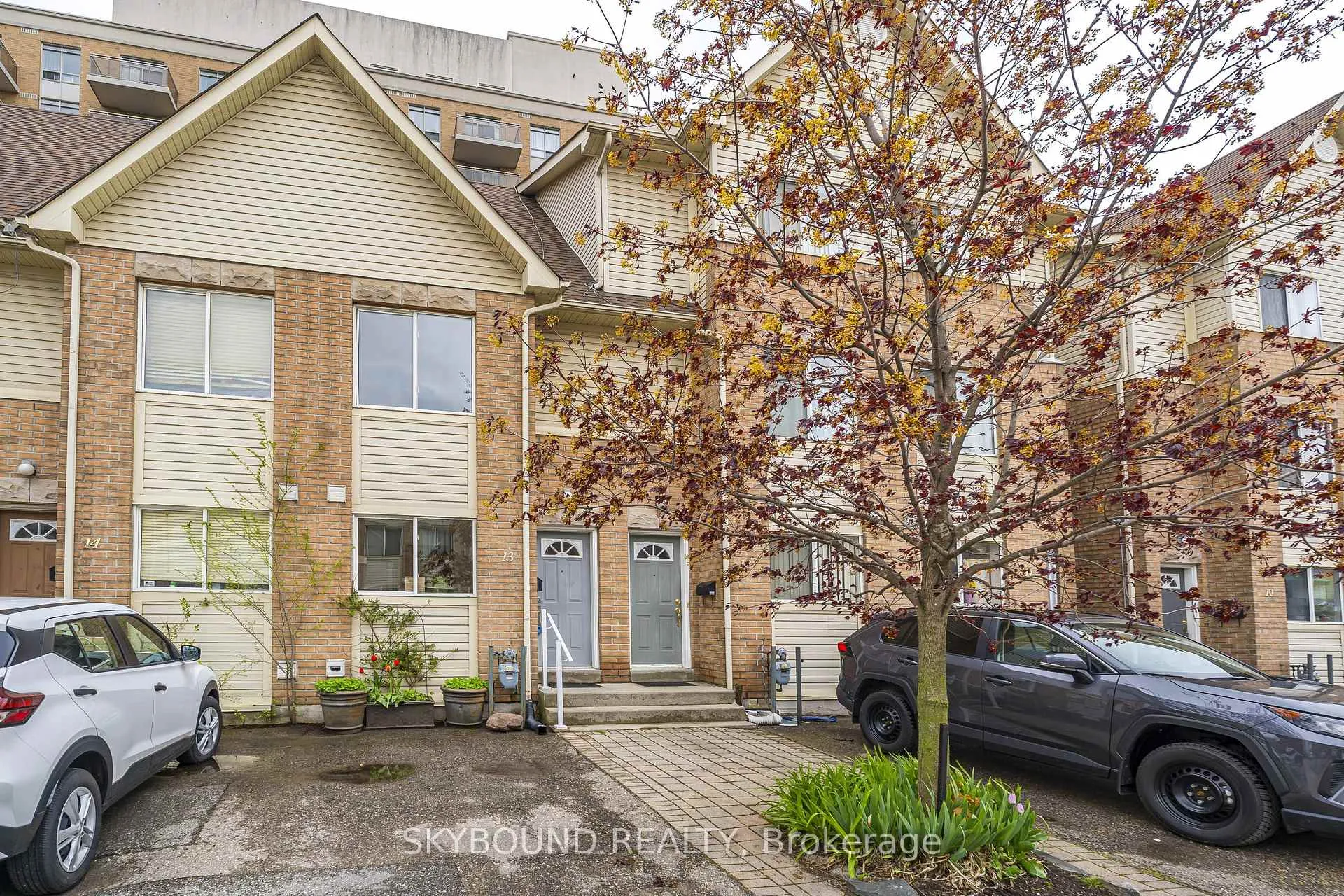 Photo 3 of Unit # 13, 25 Replin Road, Toronto, Englemount-Lawrence — HOMEH
