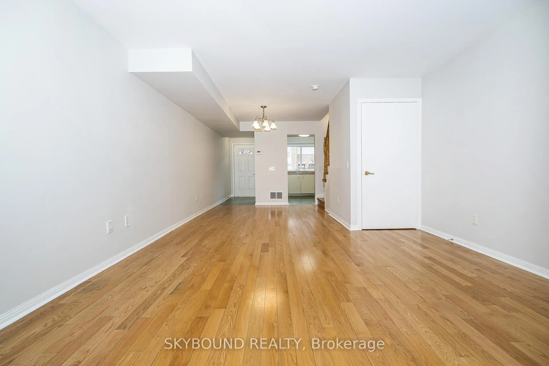 Photo 7 of Unit # 13, 25 Replin Road, Toronto, Englemount-Lawrence — HOMEH