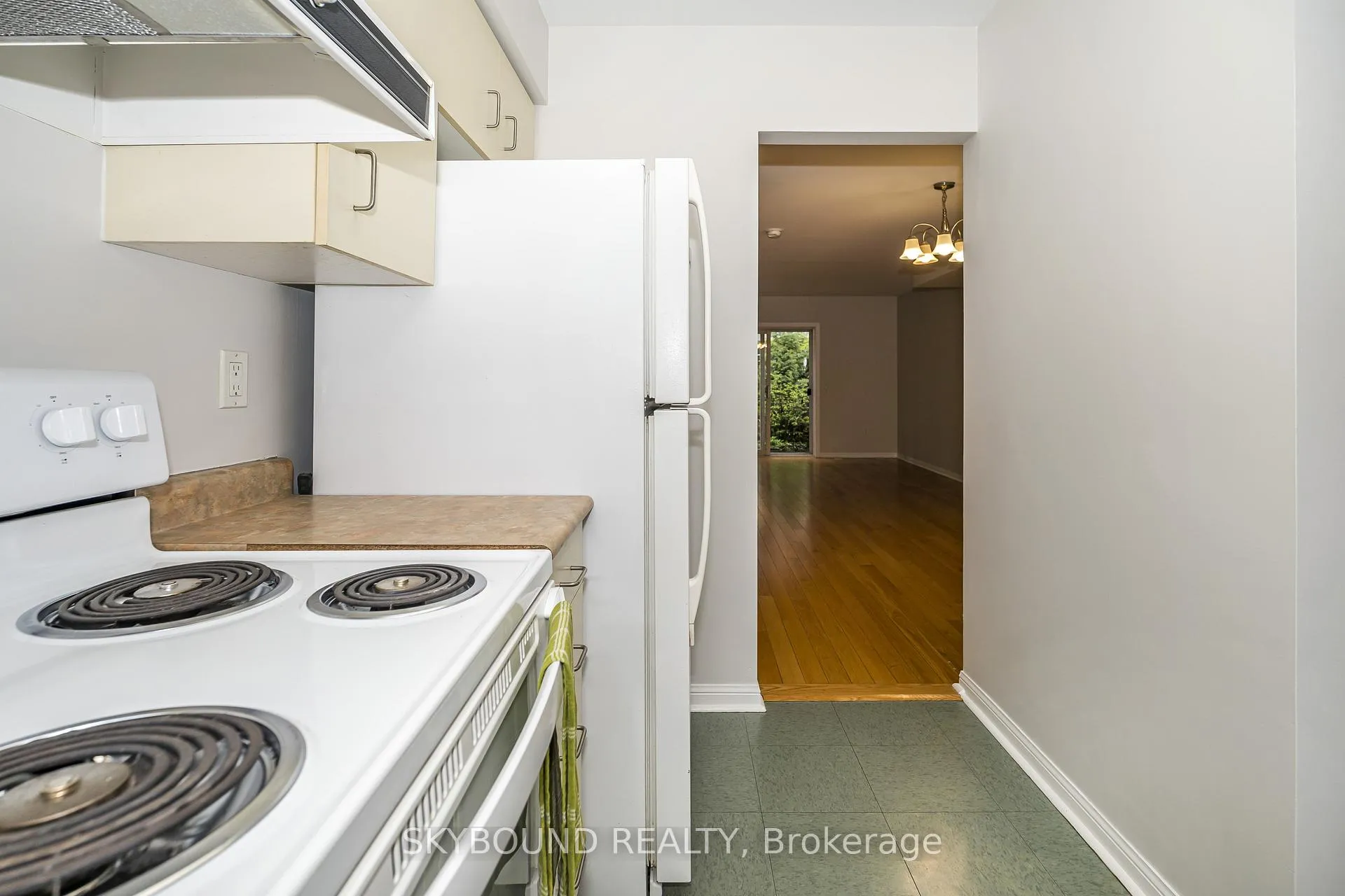 Photo 11 of Unit # 13, 25 Replin Road, Toronto, Englemount-Lawrence — HOMEH