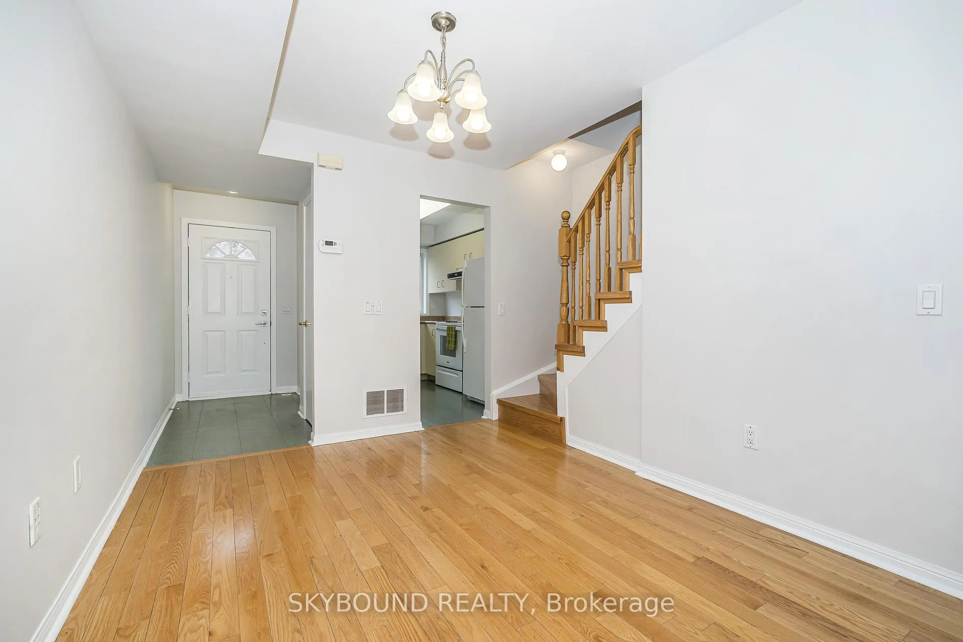 Photo 12 of Unit # 13, 25 Replin Road, Toronto, Englemount-Lawrence — HOMEH