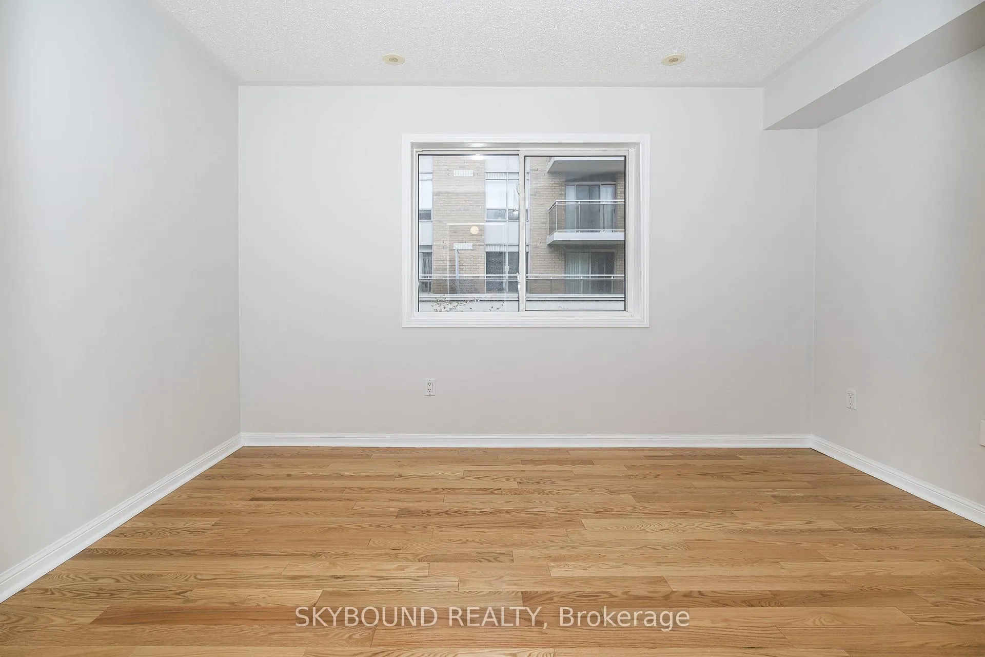 Photo 13 of Unit # 13, 25 Replin Road, Toronto, Englemount-Lawrence — HOMEH