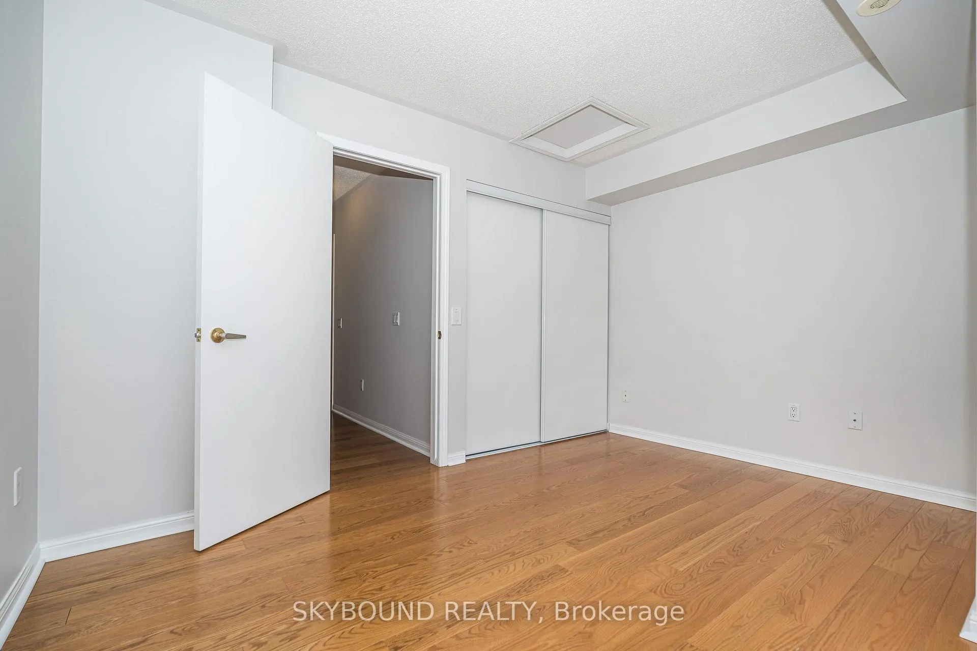Photo 16 of Unit # 13, 25 Replin Road, Toronto, Englemount-Lawrence — HOMEH