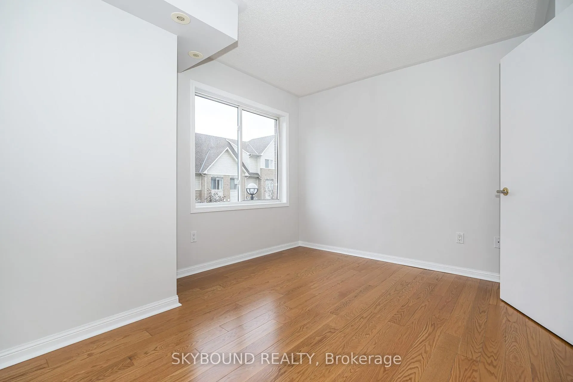 Photo 17 of Unit # 13, 25 Replin Road, Toronto, Englemount-Lawrence — HOMEH