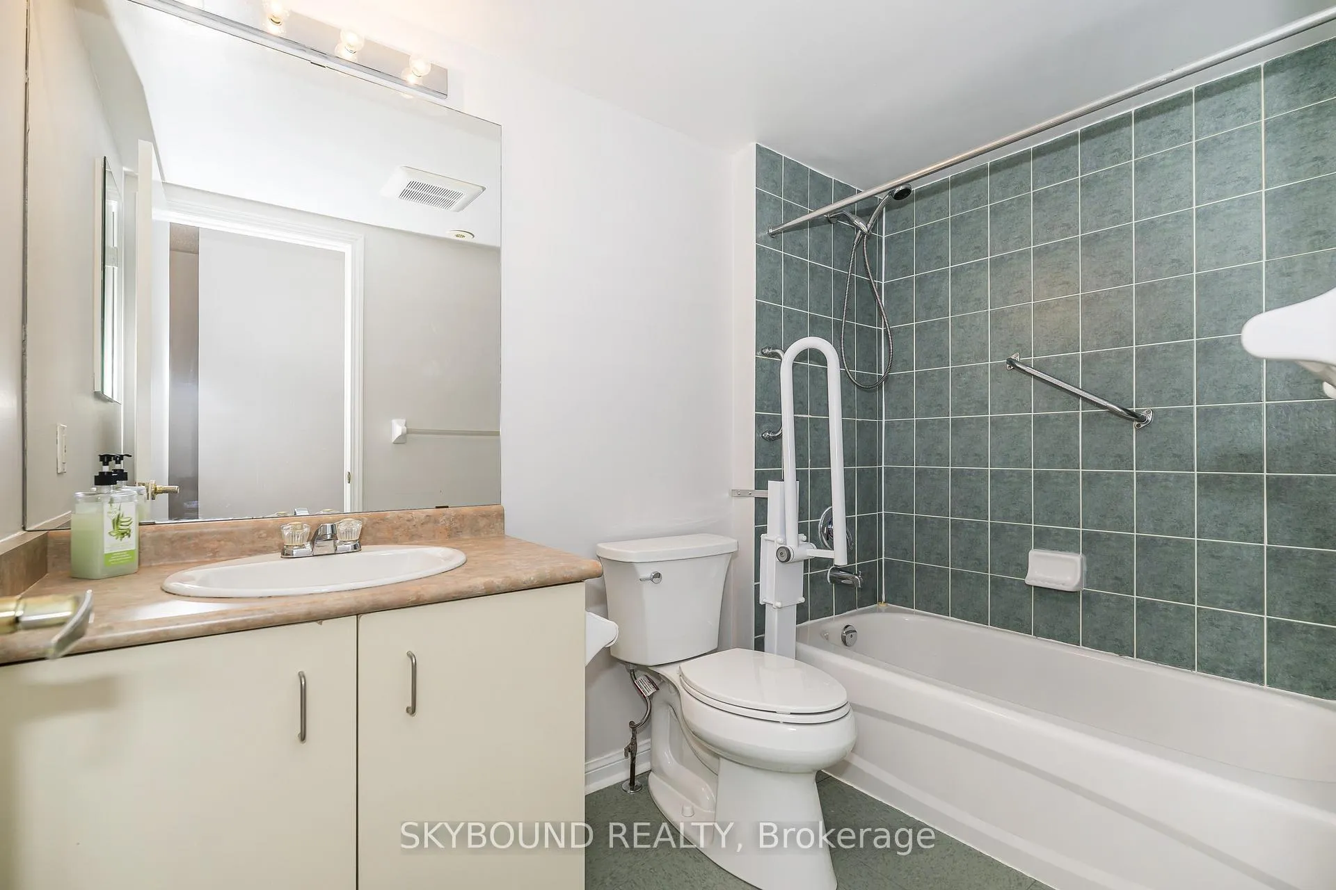 Photo 18 of Unit # 13, 25 Replin Road, Toronto, Englemount-Lawrence — HOMEH
