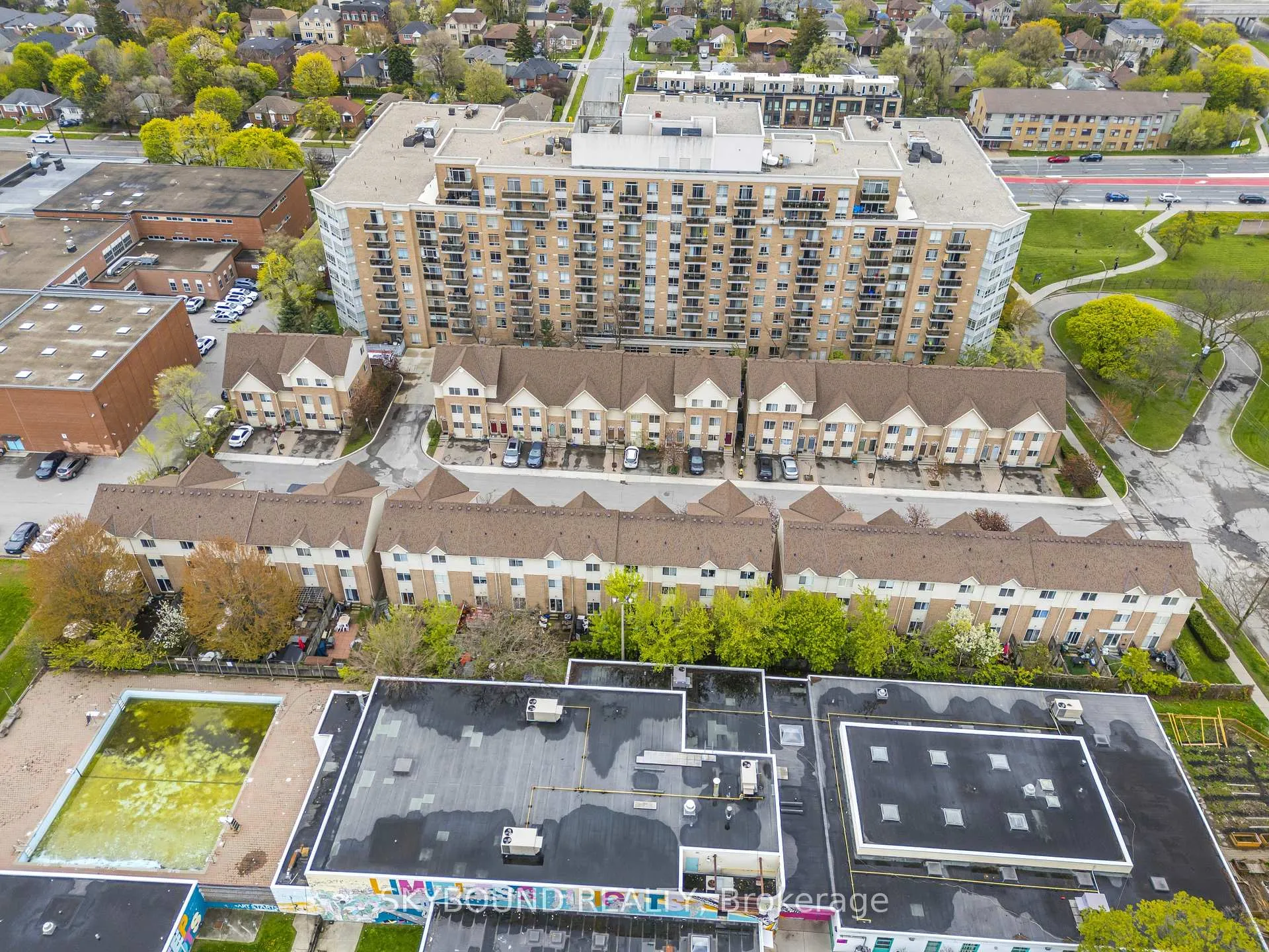 Photo 31 of Unit # 13, 25 Replin Road, Toronto, Englemount-Lawrence — HOMEH