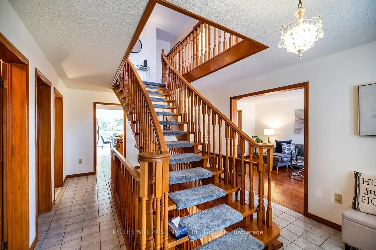 Photo 4 of 565 Prestwick Drive, Oshawa, McLaughlin — HOMEH