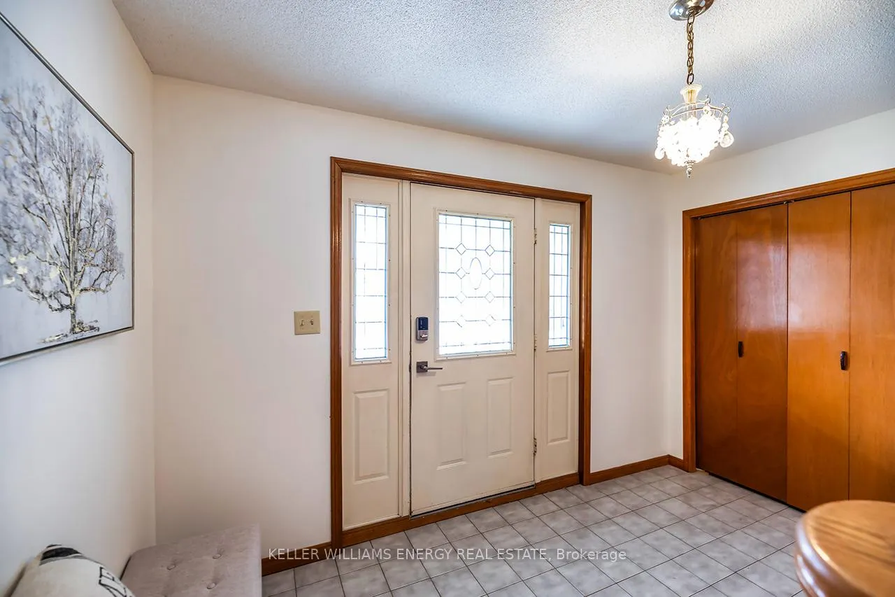 Photo 5 of 565 Prestwick Drive, Oshawa, McLaughlin — HOMEH