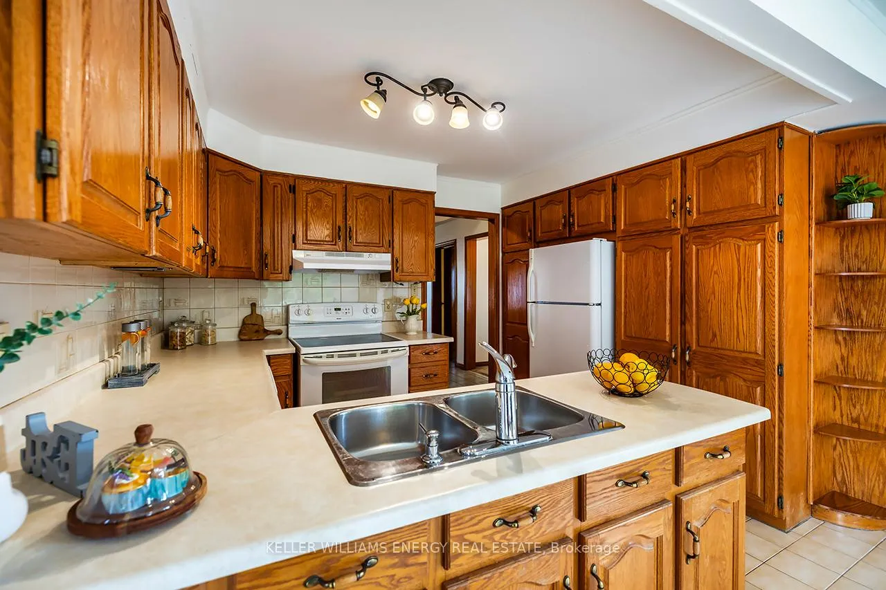 Photo 13 of 565 Prestwick Drive, Oshawa, McLaughlin — HOMEH
