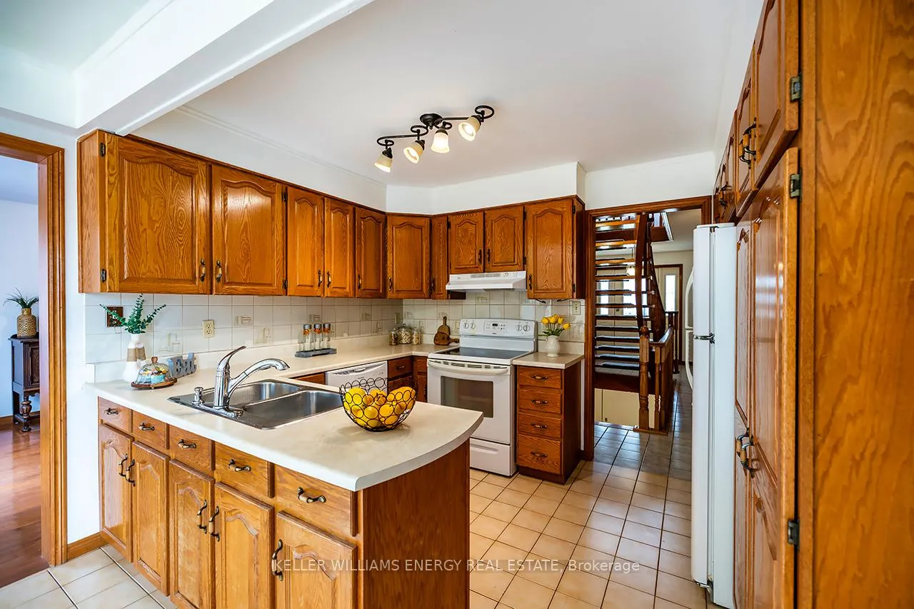 Photo 15 of 565 Prestwick Drive, Oshawa, McLaughlin — HOMEH