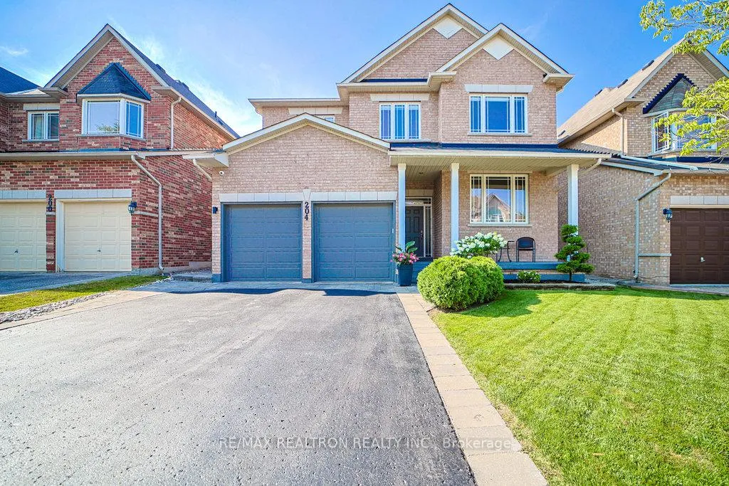 Photo 2 of 204 Ivy Jay Crescent, Aurora, Bayview Northeast — HOMEH