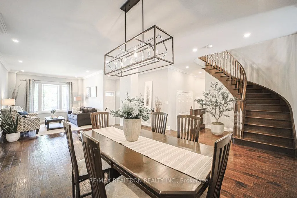 Photo 4 of 204 Ivy Jay Crescent, Aurora, Bayview Northeast — HOMEH