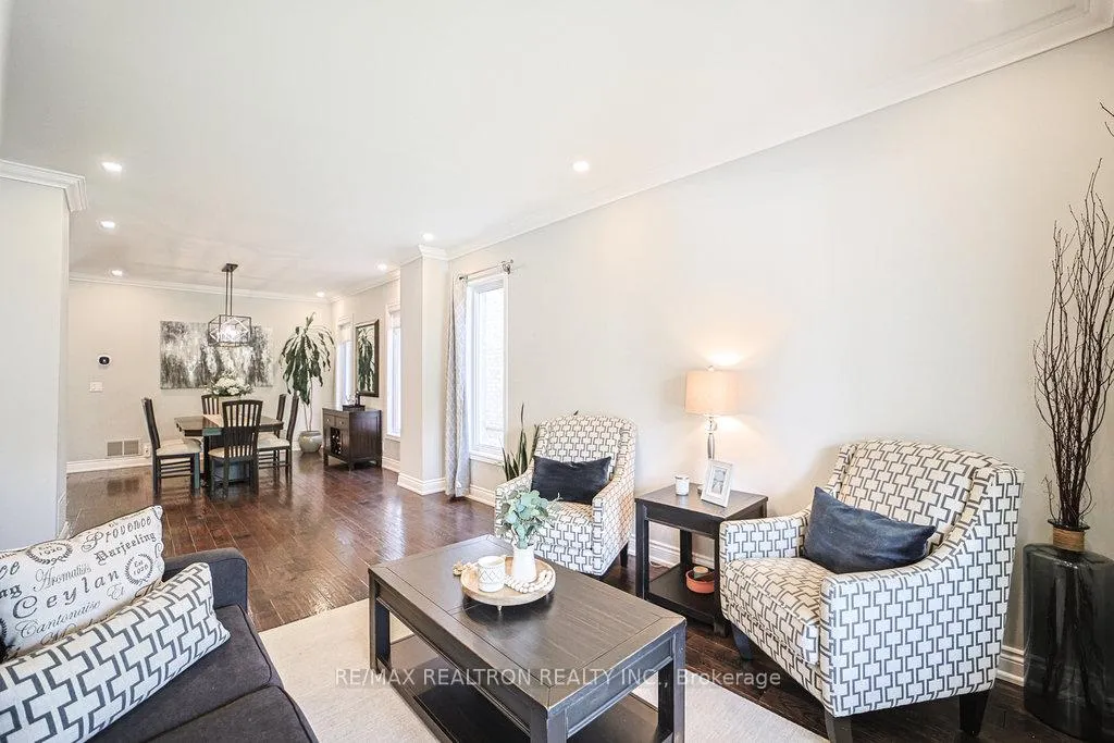 Photo 7 of 204 Ivy Jay Crescent, Aurora, Bayview Northeast — HOMEH