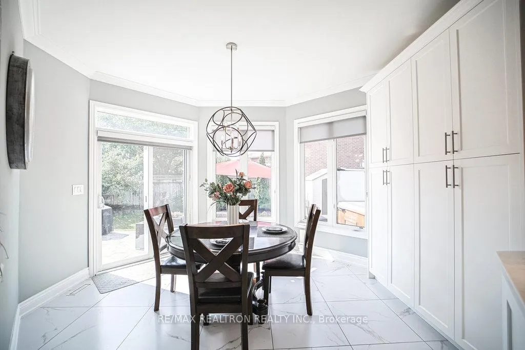 Photo 10 of 204 Ivy Jay Crescent, Aurora, Bayview Northeast — HOMEH
