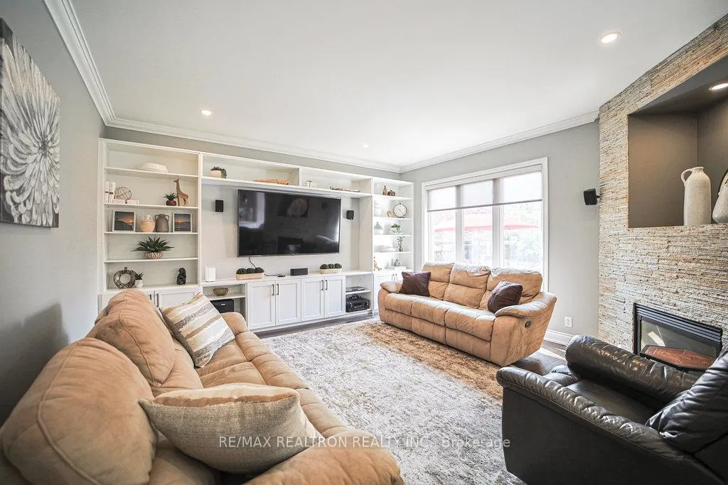 Photo 12 of 204 Ivy Jay Crescent, Aurora, Bayview Northeast — HOMEH