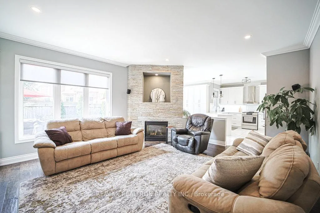 Photo 13 of 204 Ivy Jay Crescent, Aurora, Bayview Northeast — HOMEH