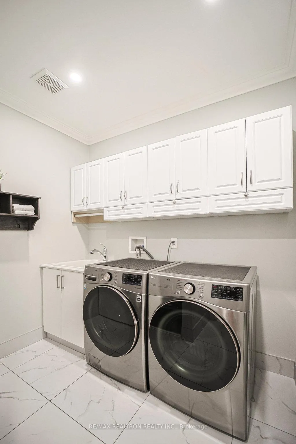 Photo 16 of 204 Ivy Jay Crescent, Aurora, Bayview Northeast — HOMEH