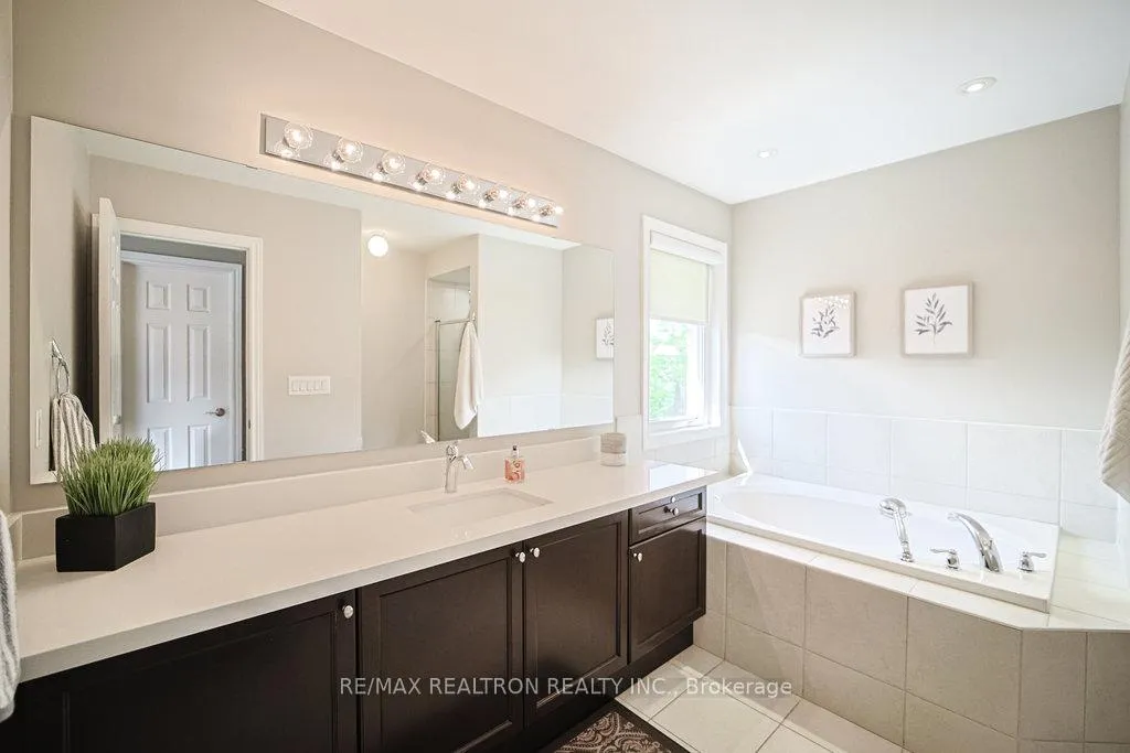 Photo 23 of 204 Ivy Jay Crescent, Aurora, Bayview Northeast — HOMEH