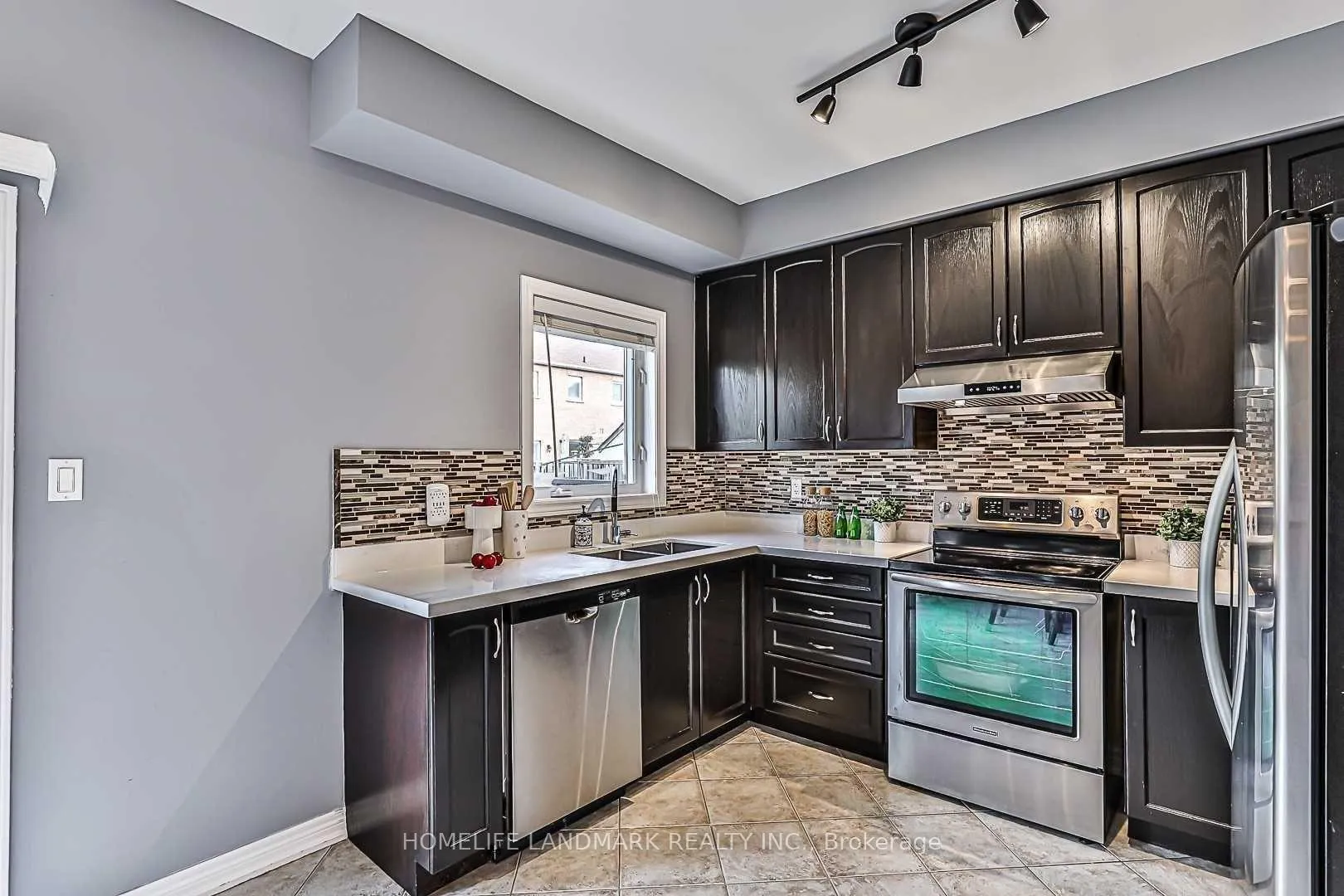 Photo 15 of 30 Ozner Crescent, Vaughan, Vellore Village — HOMEH