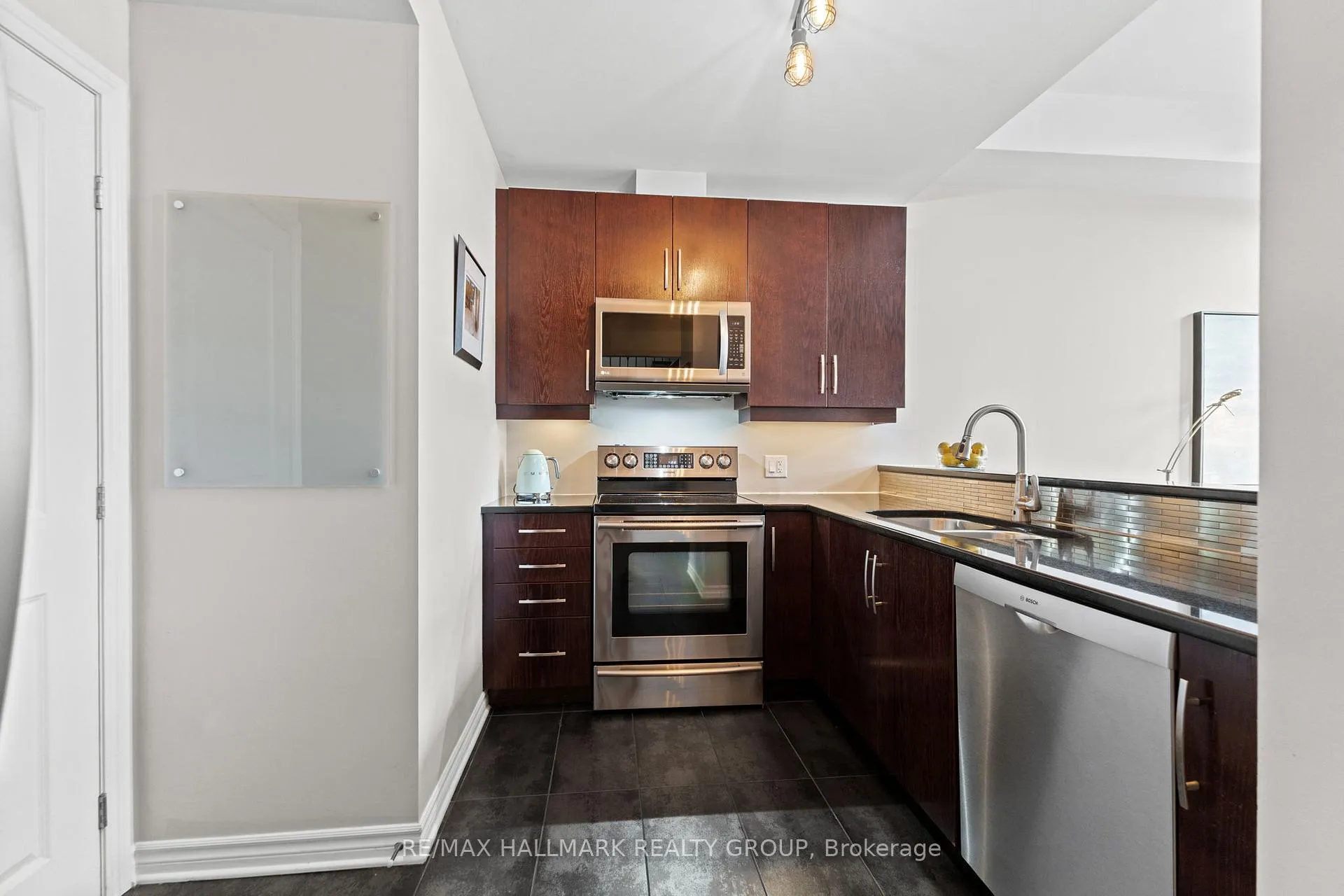 Photo 5 of Unit 206, 500 Claridge Drive, Ottawa, Barrhaven - Longfields — HOMEH