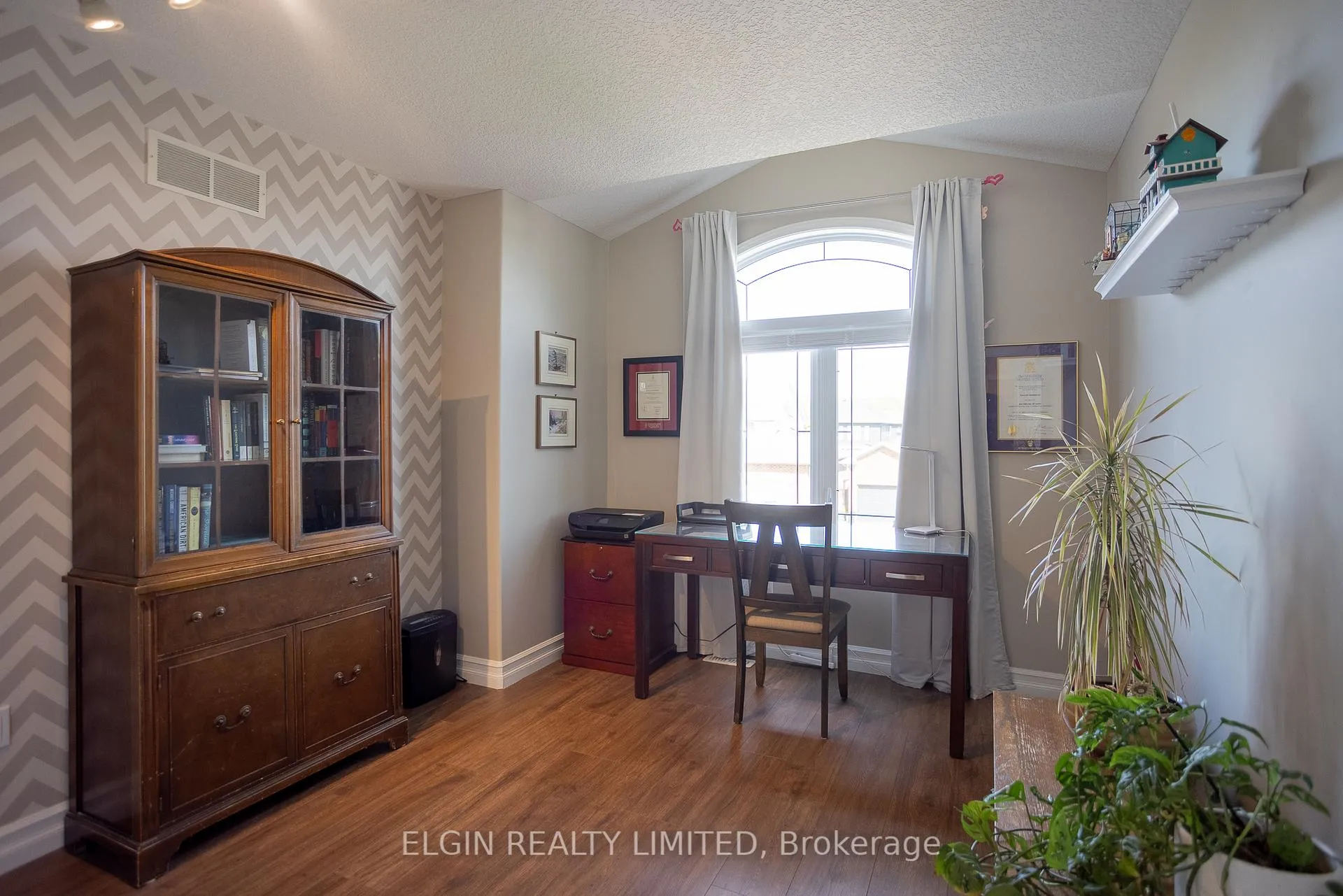Photo 21 of 2062 Westwick Walk, London, South V — HOMEH