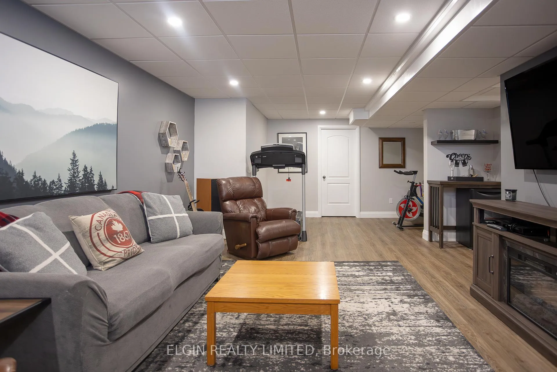 Photo 25 of 2062 Westwick Walk, London, South V — HOMEH