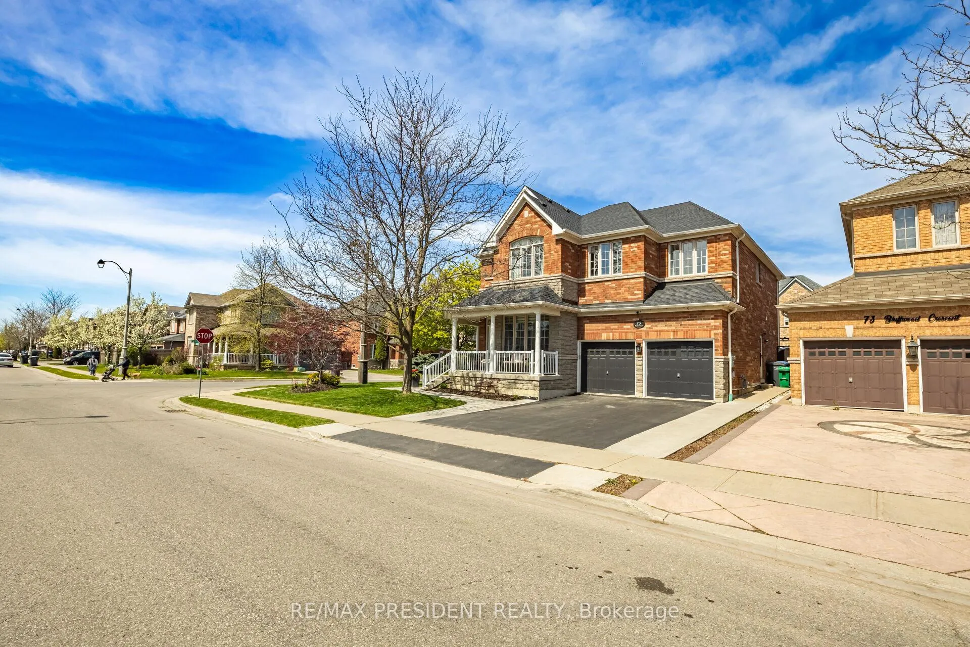 Photo 3 of 75 Bluffwood Crescent, Brampton, Bram East — HOMEH