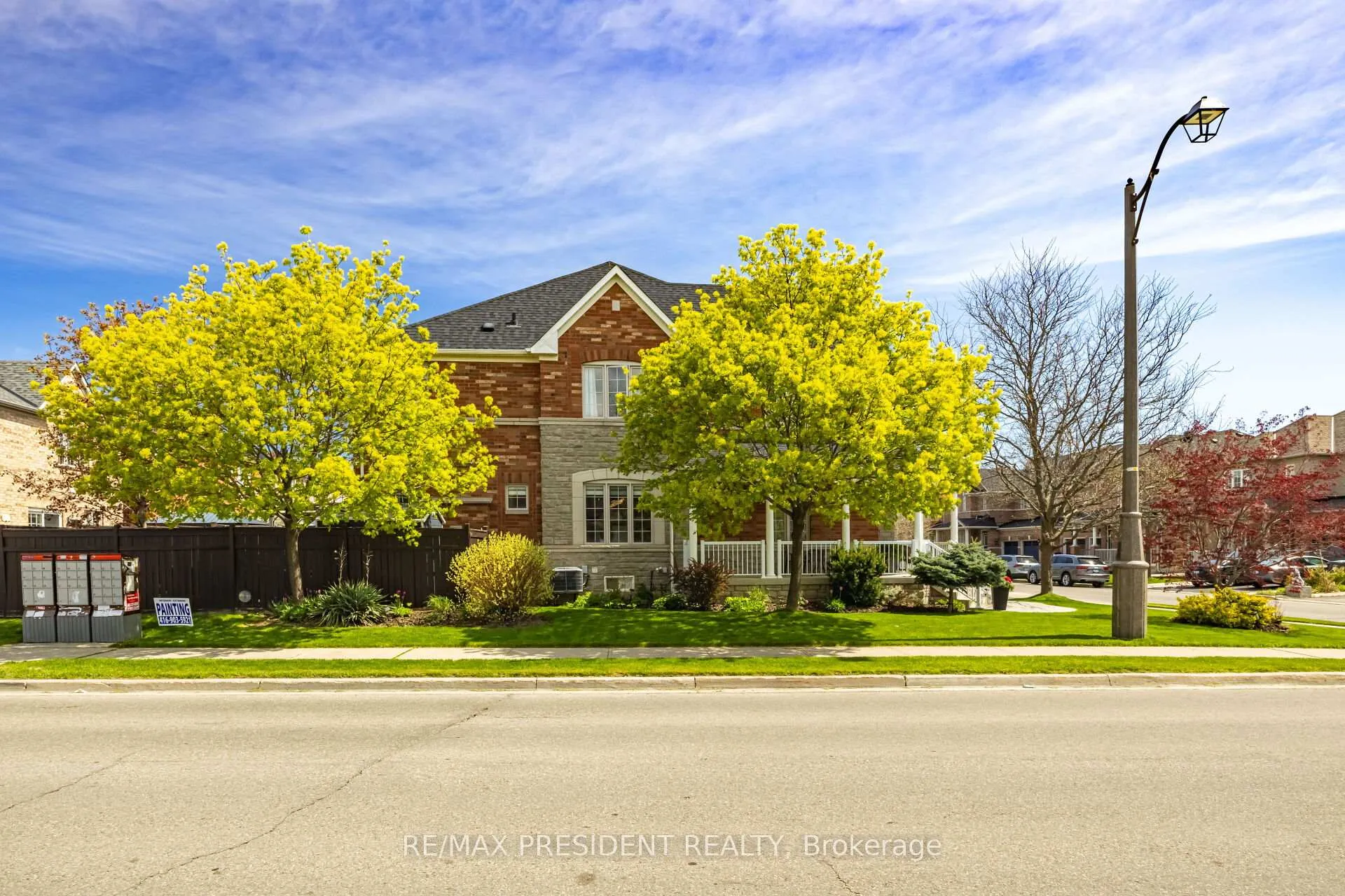 Photo 4 of 75 Bluffwood Crescent, Brampton, Bram East — HOMEH