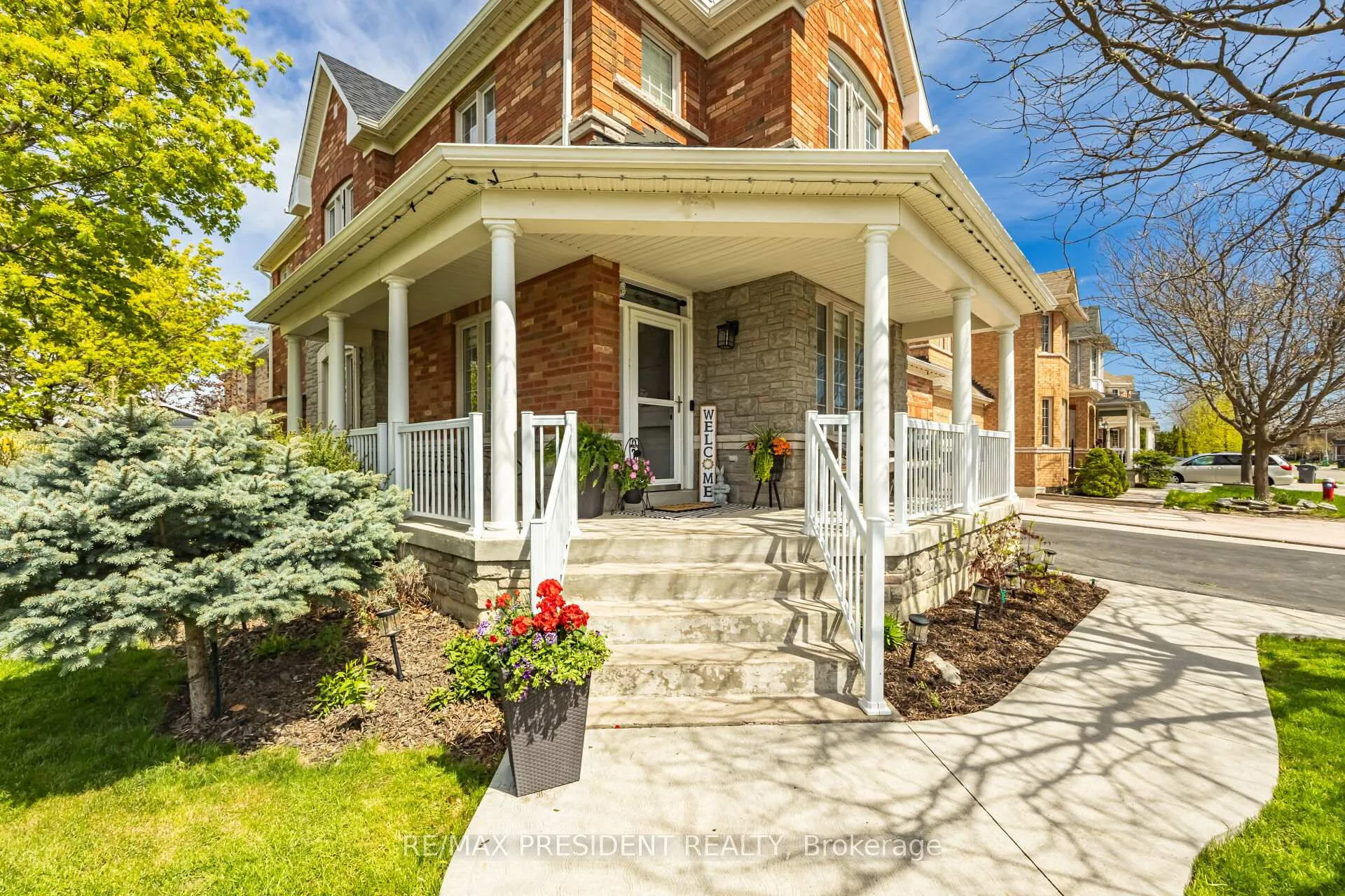 Photo 5 of 75 Bluffwood Crescent, Brampton, Bram East — HOMEH