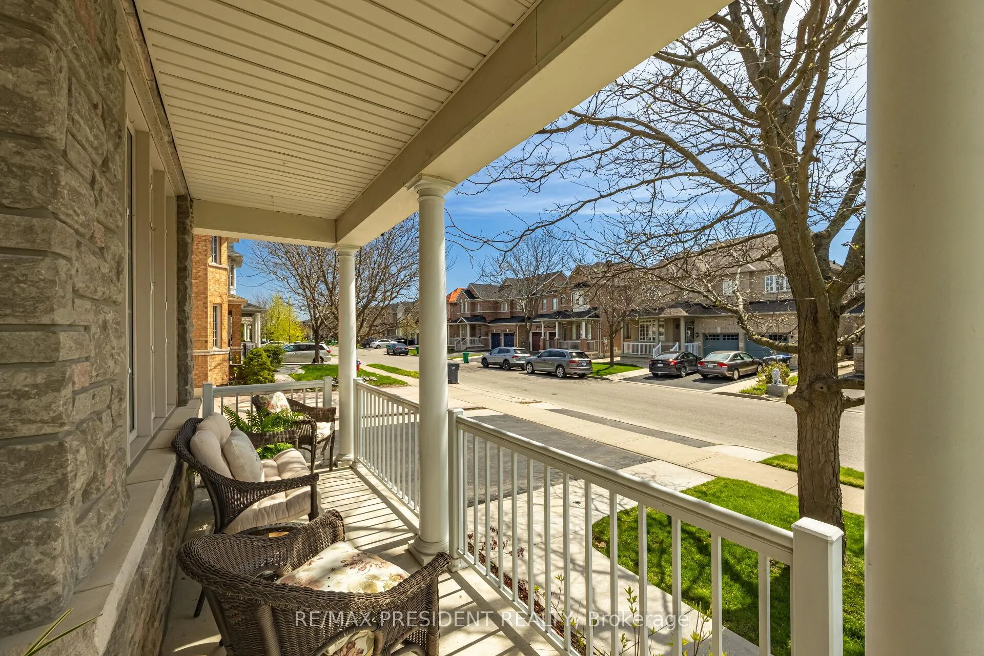 Photo 6 of 75 Bluffwood Crescent, Brampton, Bram East — HOMEH