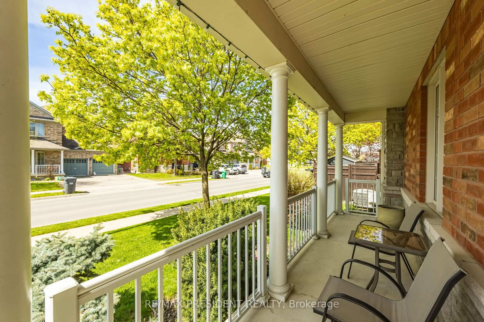 Photo 7 of 75 Bluffwood Crescent, Brampton, Bram East — HOMEH