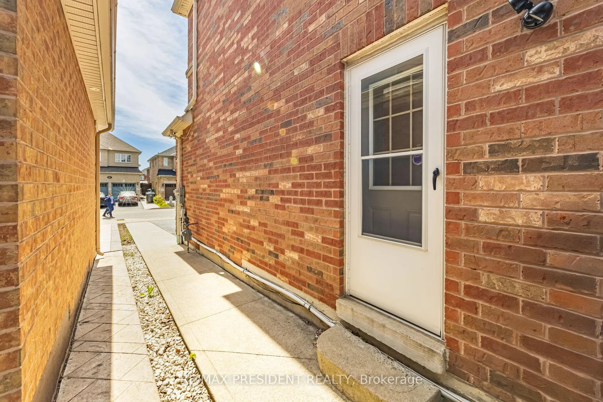 Photo 49 of 75 Bluffwood Crescent, Brampton, Bram East — HOMEH