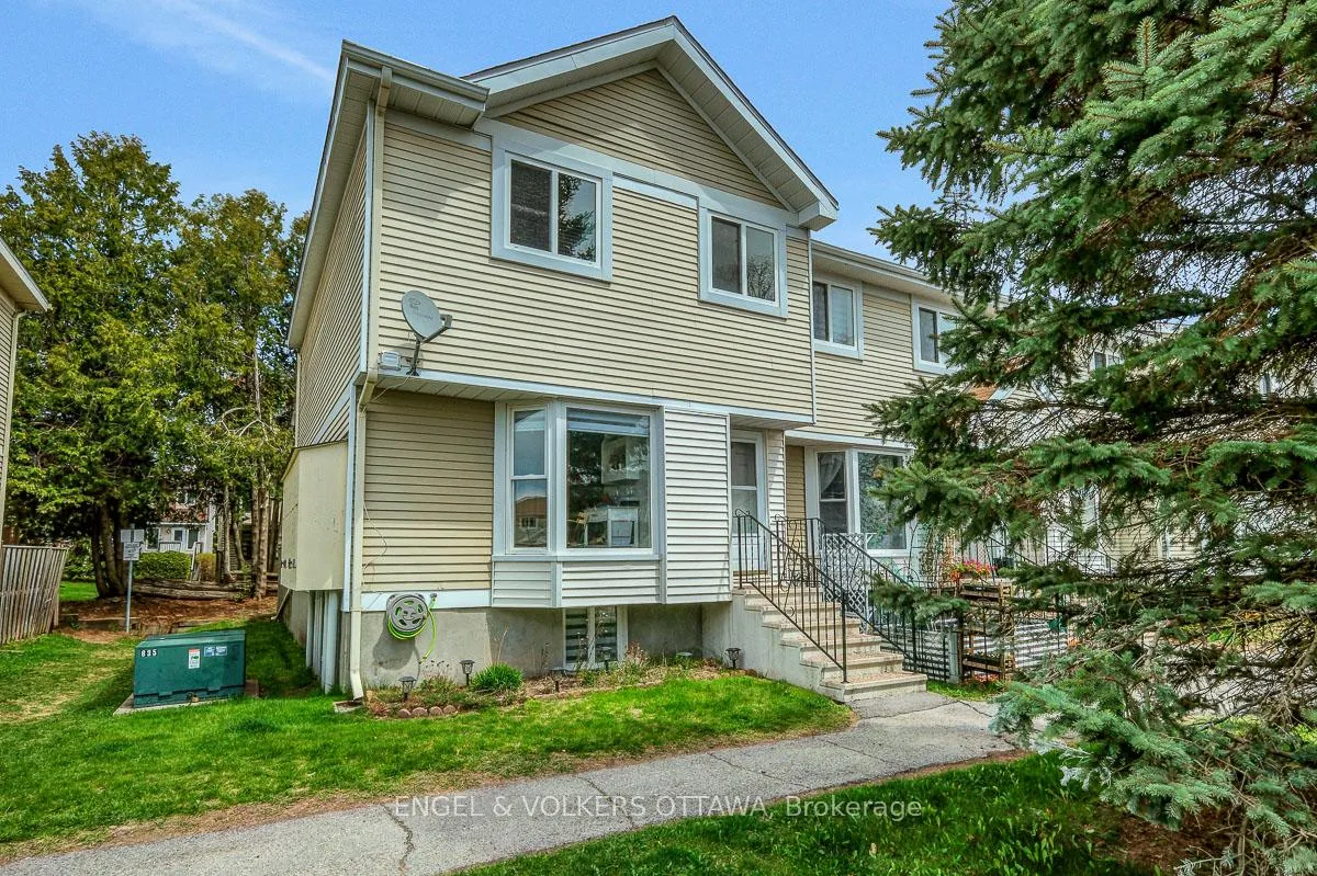 Front of Unit 22, 76 Mcdermot Court
