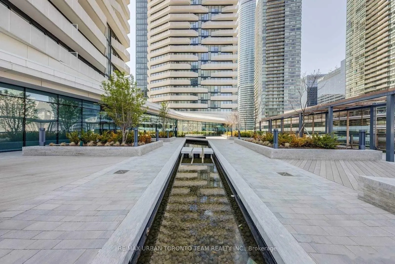 Photo 18 of Unit 2402, 100 Harbour Street, Toronto, Waterfront Communities — HOMEH