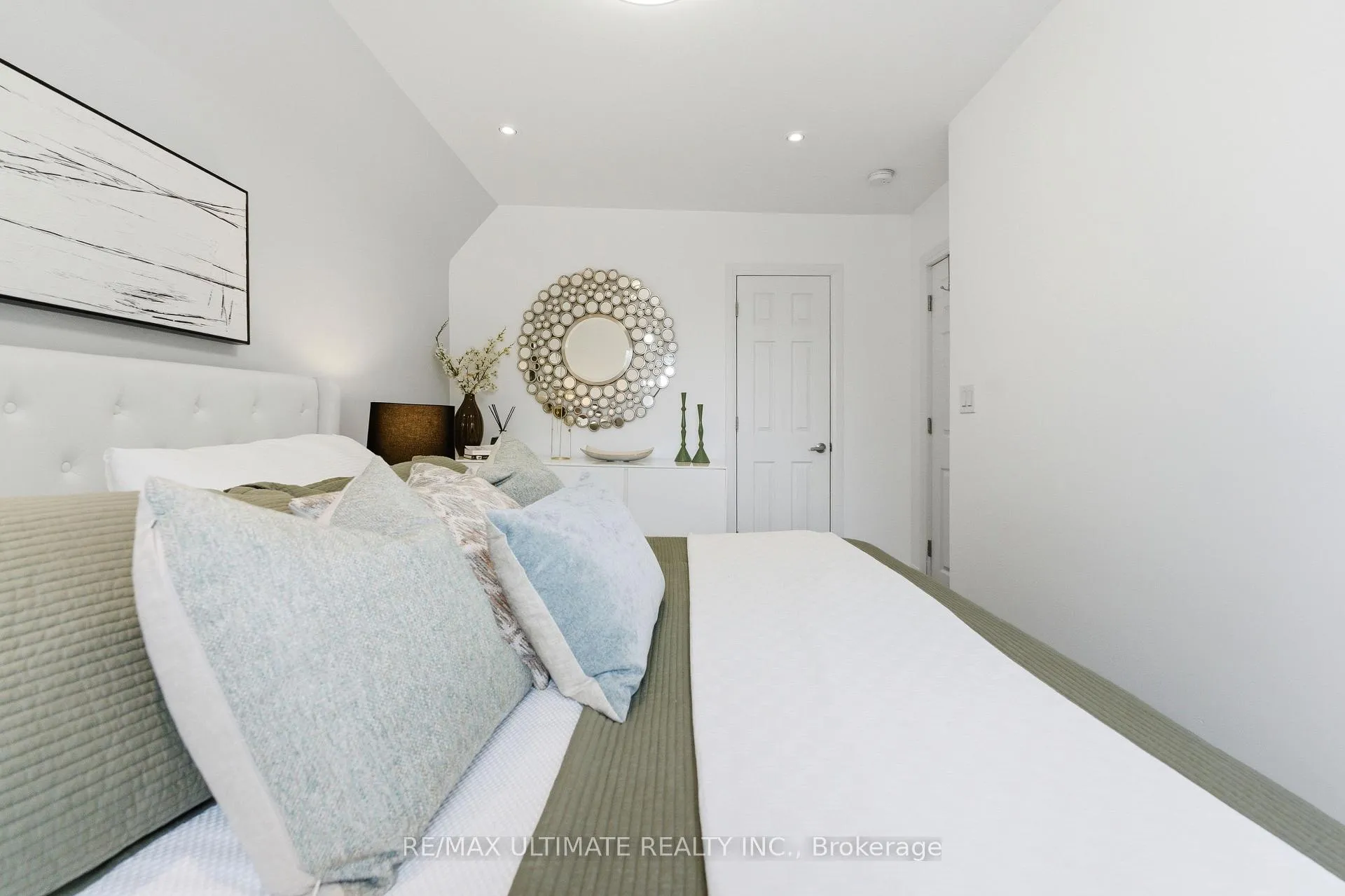 Photo 26 of 254 Airdrie Road, Toronto, Leaside — HOMEH