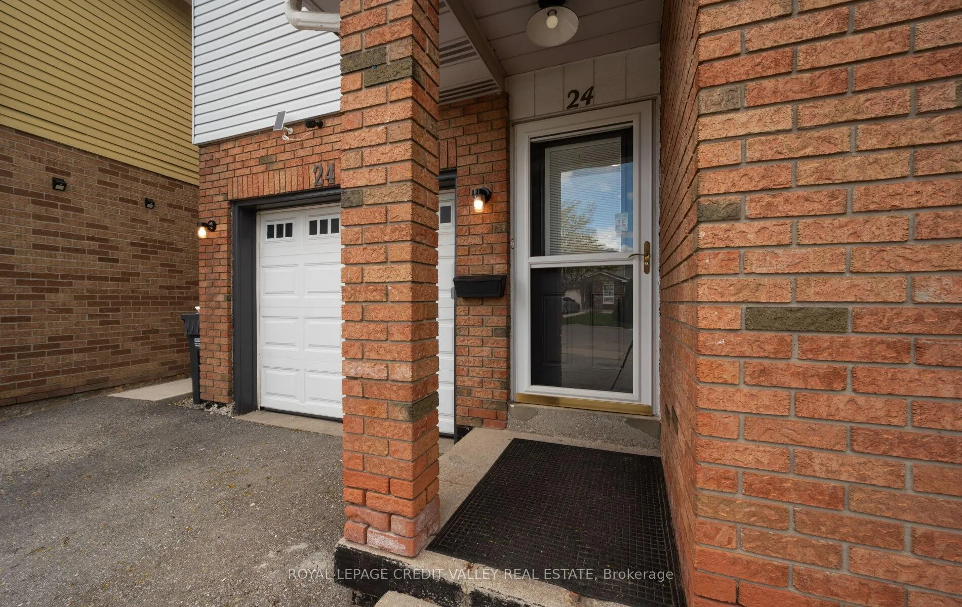 Photo 4 of 24 Pluto Drive, Brampton, Madoc — HOMEH