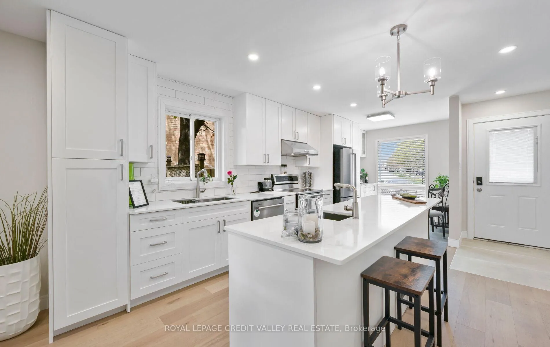 Photo 14 of 24 Pluto Drive, Brampton, Madoc — HOMEH