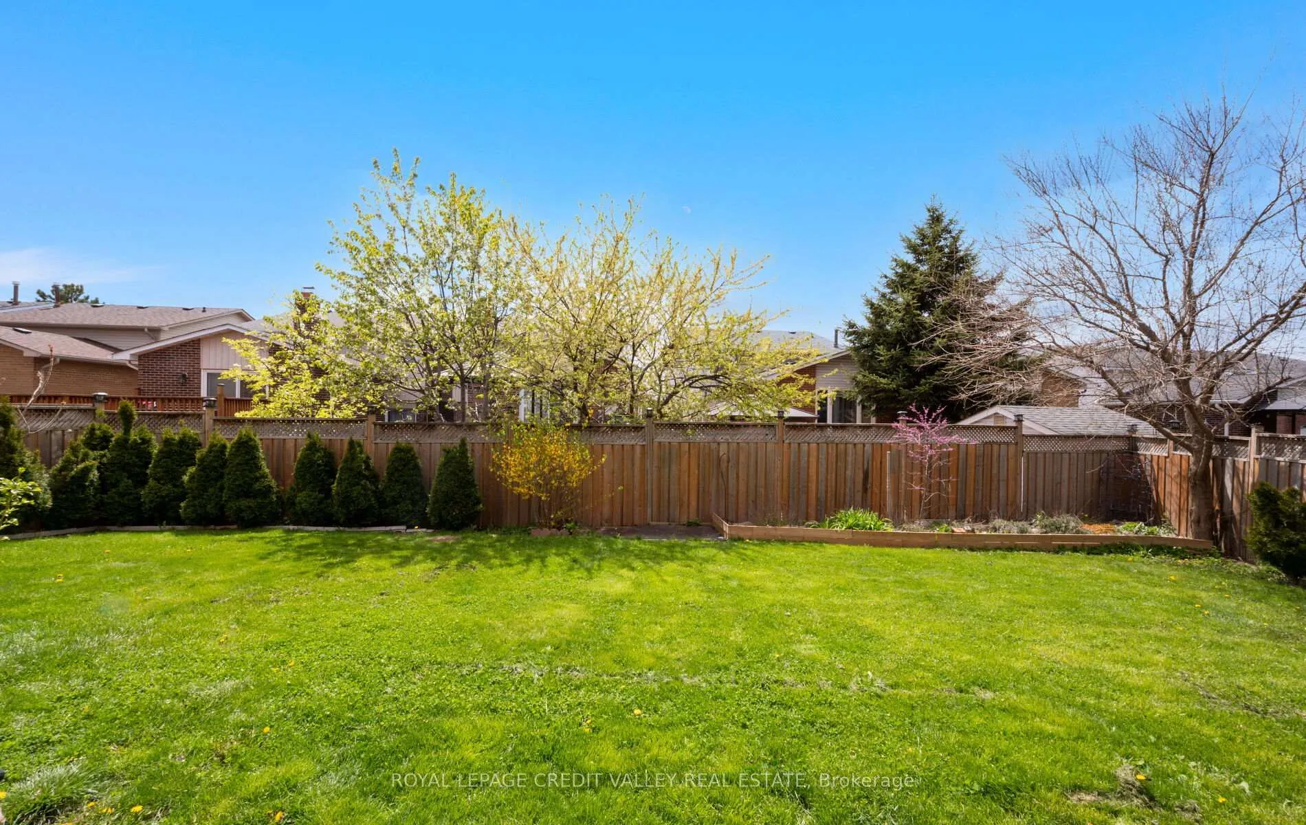 Photo 47 of 24 Pluto Drive, Brampton, Madoc — HOMEH