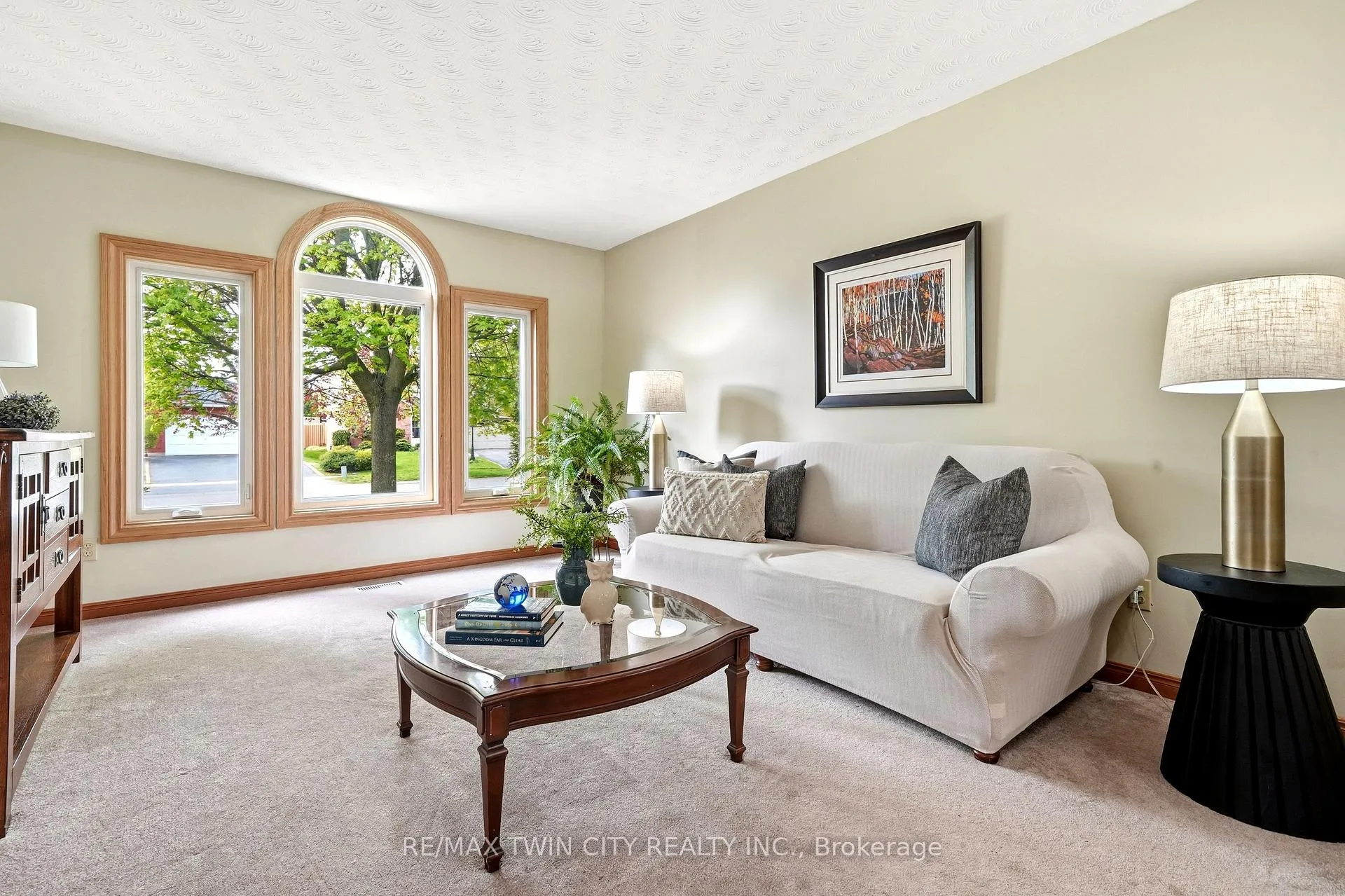 Photo 2 of 44 Blackfriar Lane, Brantford — HOMEH