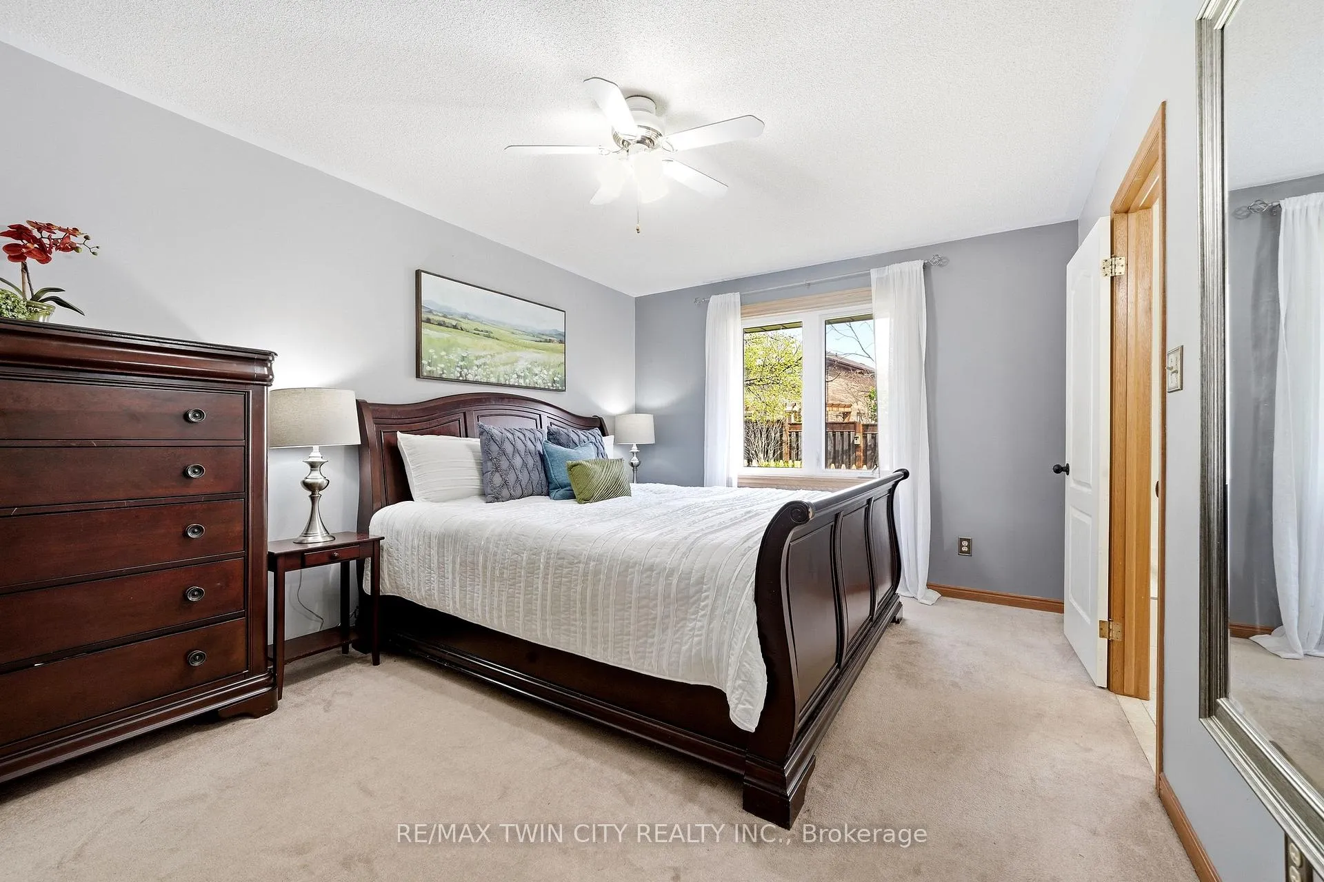 Photo 4 of 44 Blackfriar Lane, Brantford — HOMEH