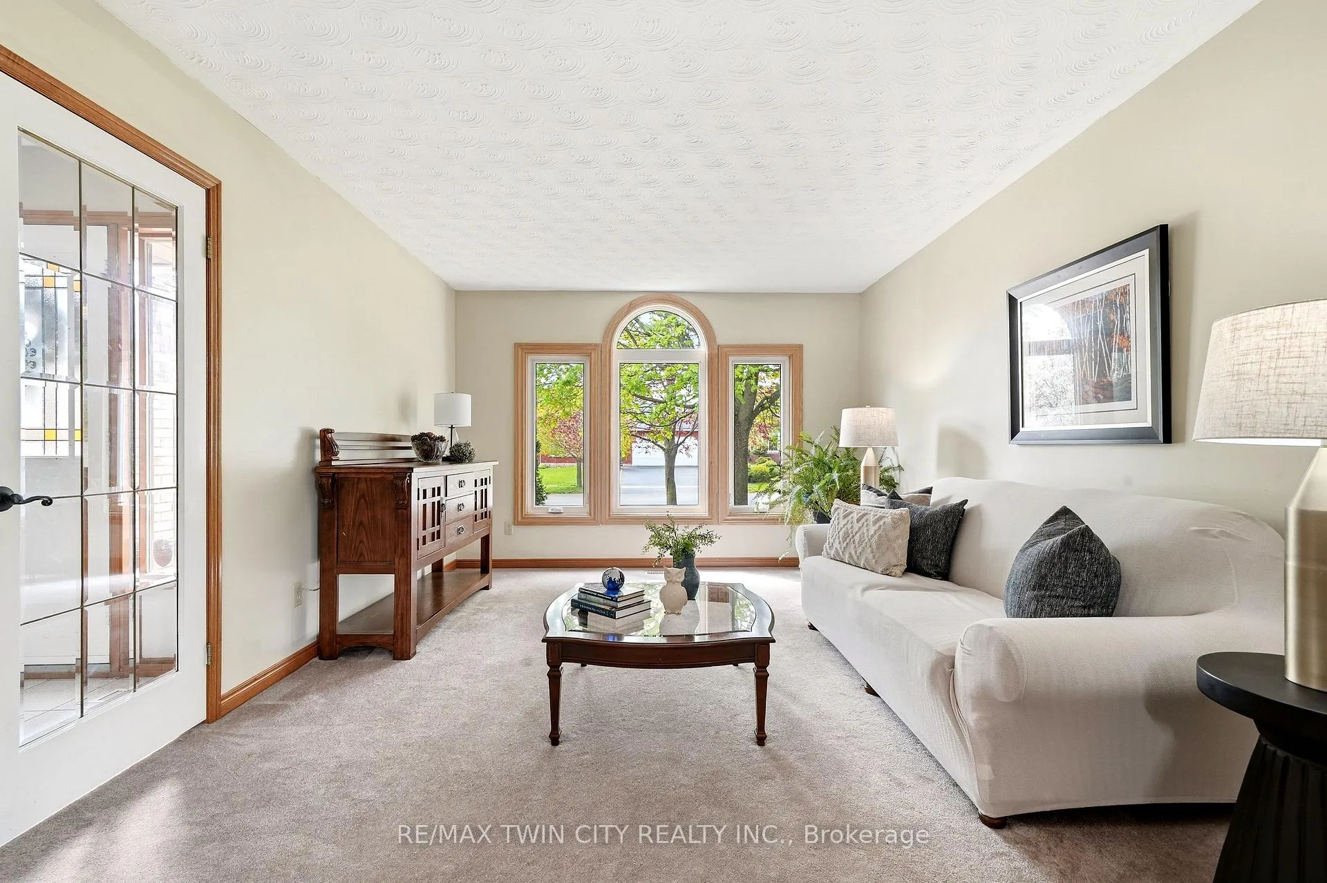 Photo 10 of 44 Blackfriar Lane, Brantford — HOMEH