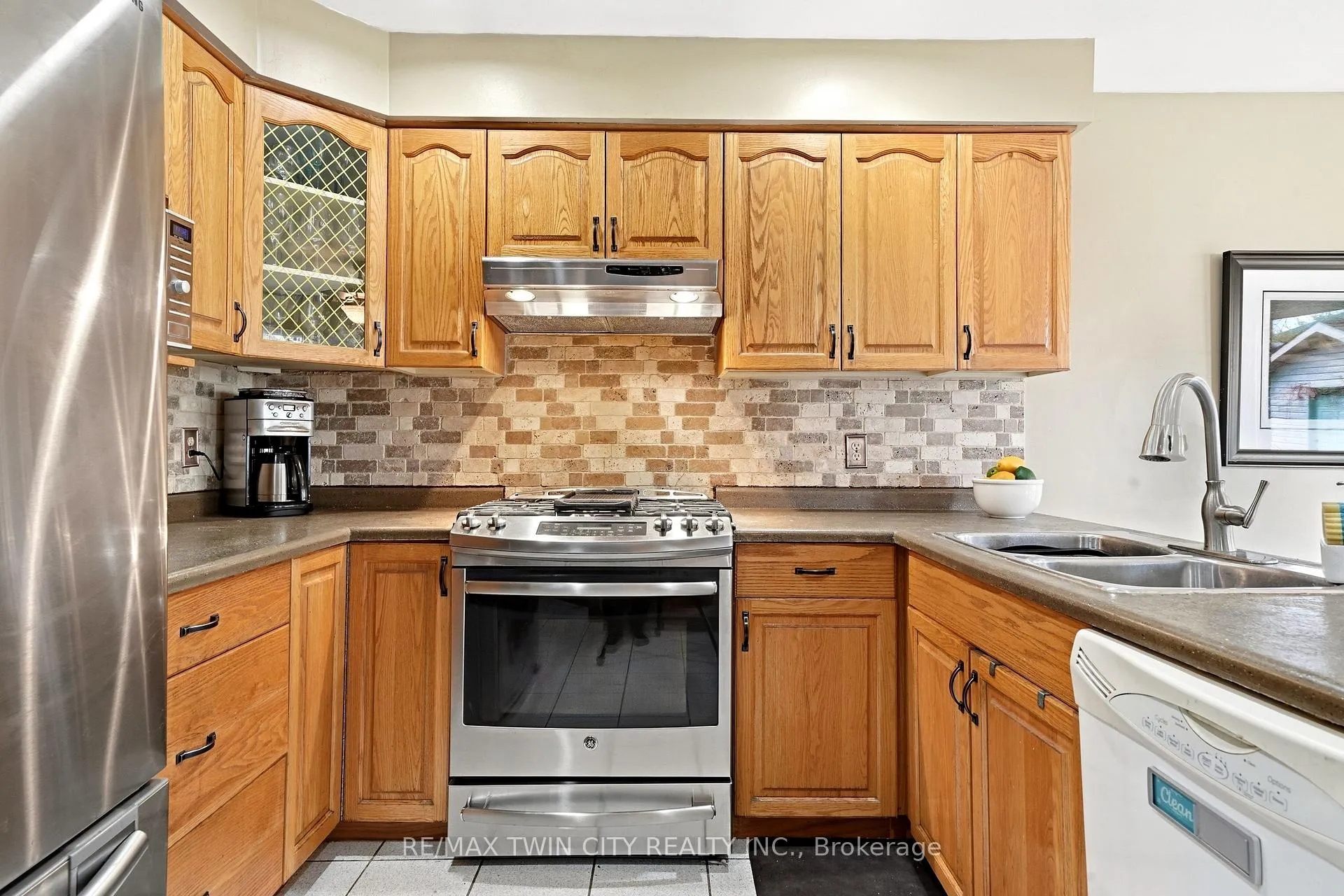 Photo 15 of 44 Blackfriar Lane, Brantford — HOMEH