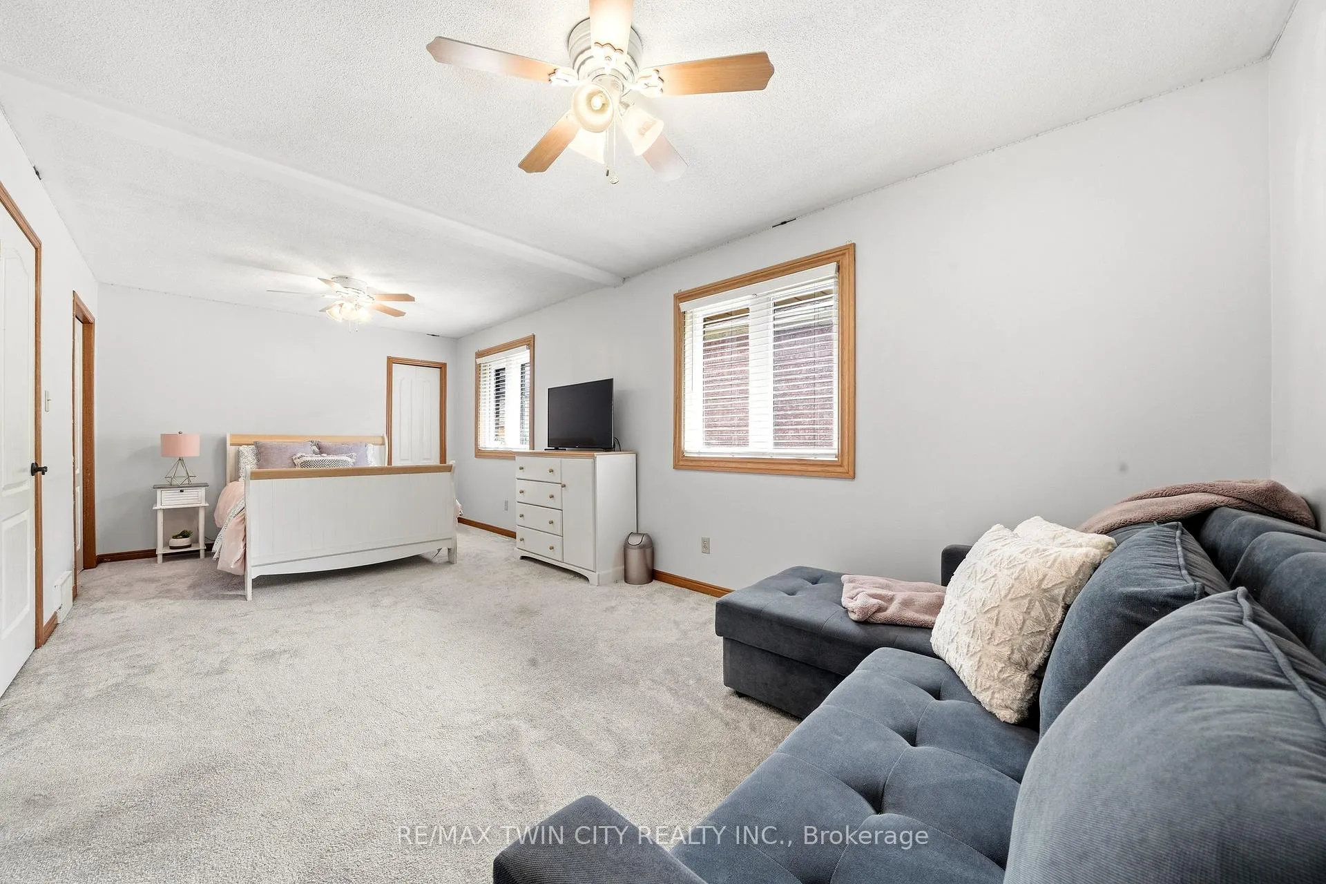 Photo 23 of 44 Blackfriar Lane, Brantford — HOMEH