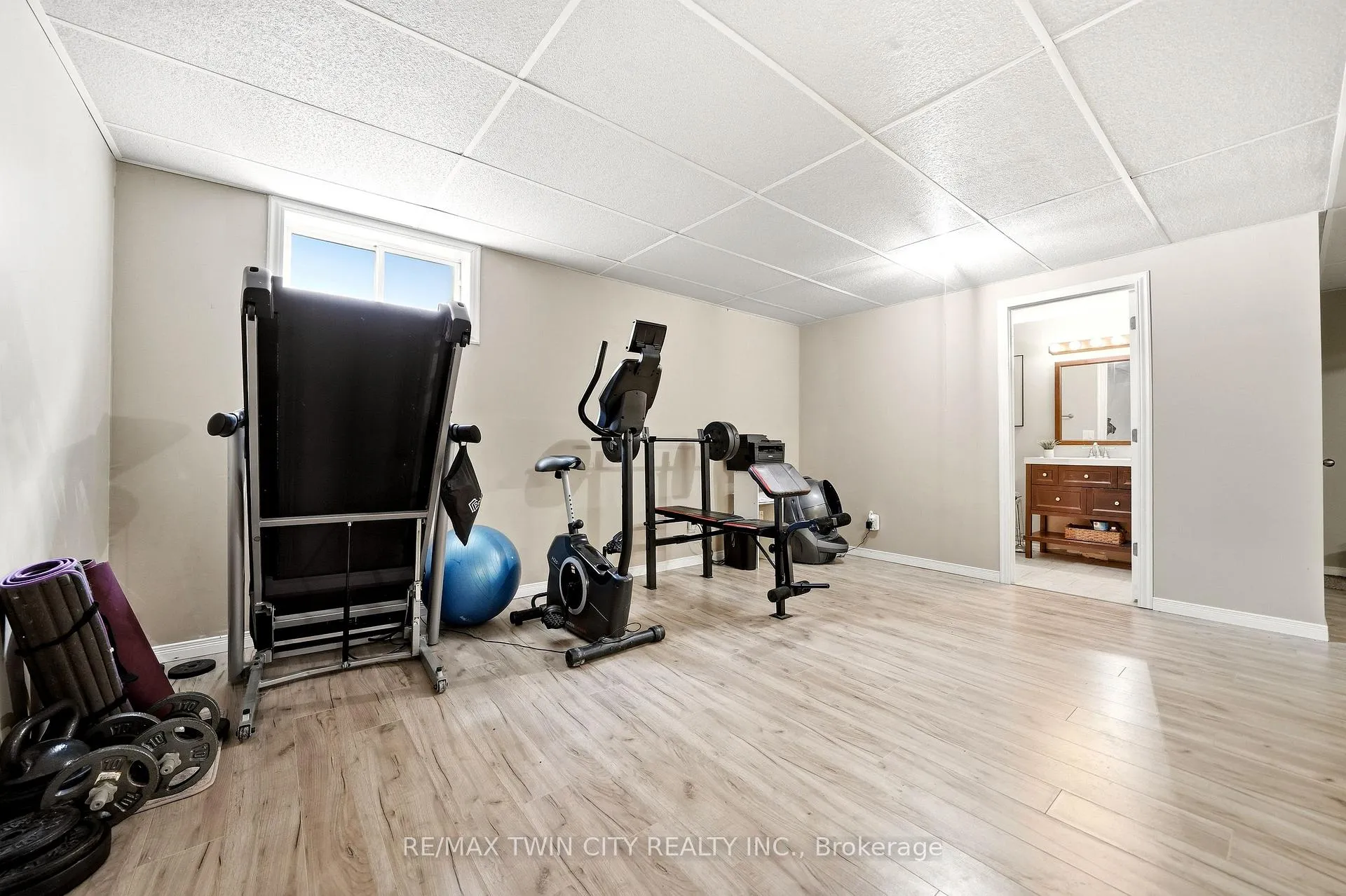 Photo 28 of 44 Blackfriar Lane, Brantford — HOMEH