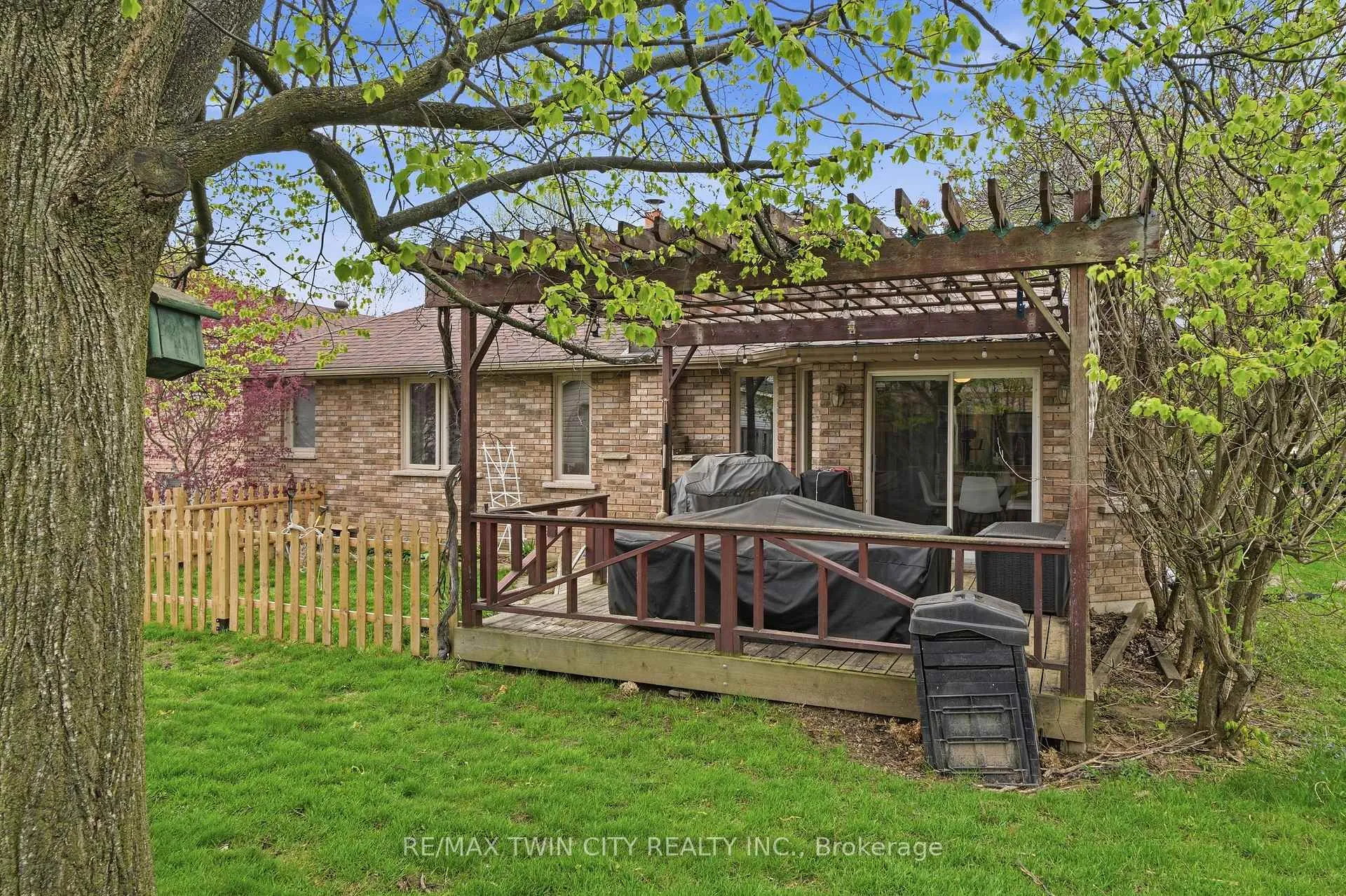 Photo 31 of 44 Blackfriar Lane, Brantford — HOMEH