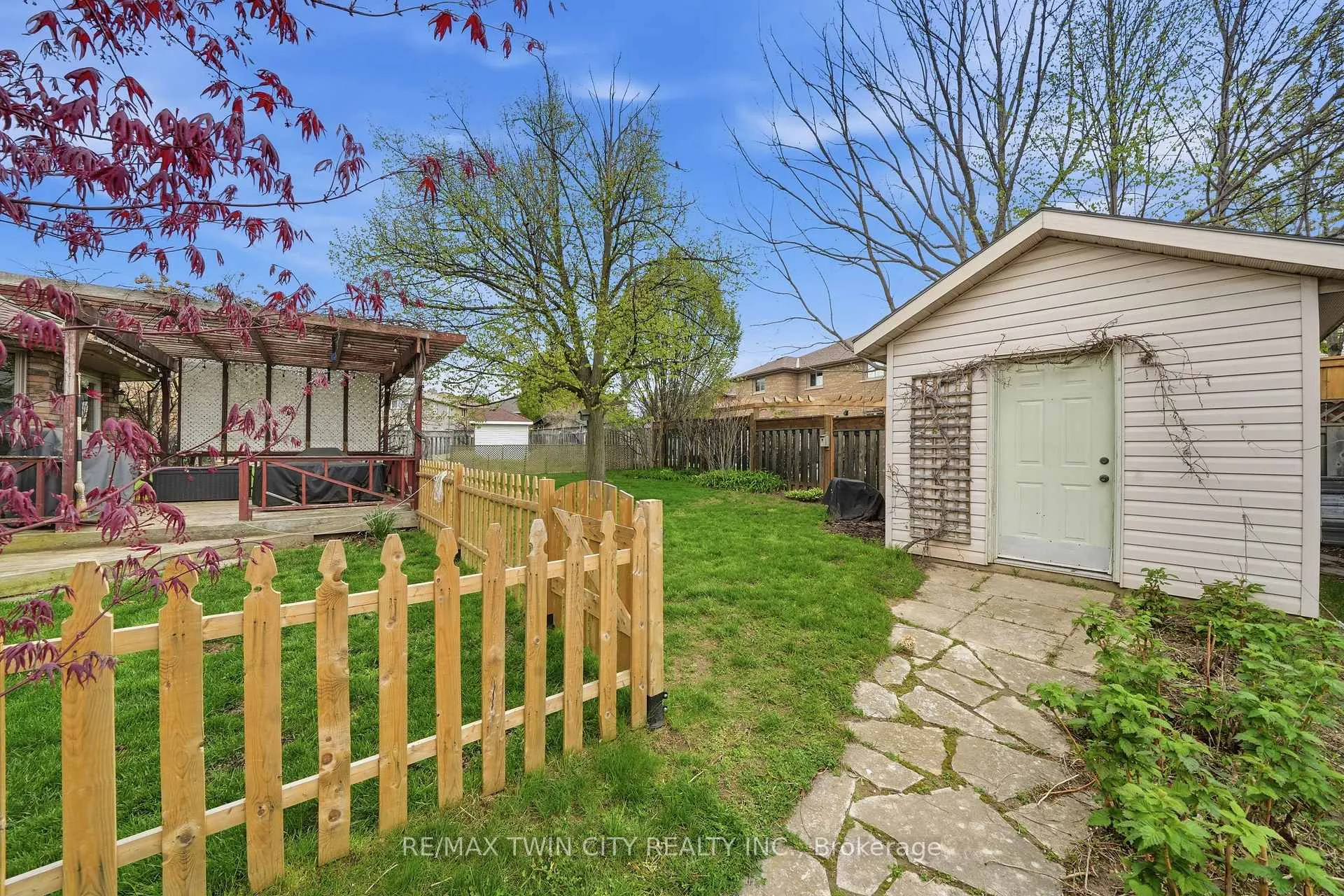 Photo 34 of 44 Blackfriar Lane, Brantford — HOMEH